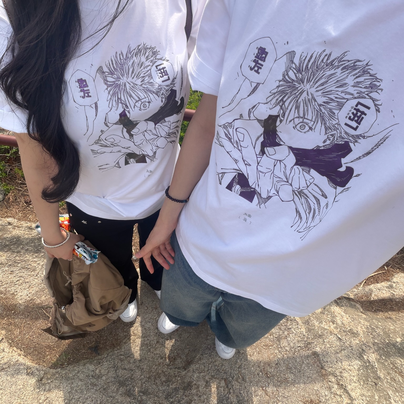 Uniqlo UT Shueisha 100th Anniversary Jujutsu Kaisen T-Shirt White 착용 스타일