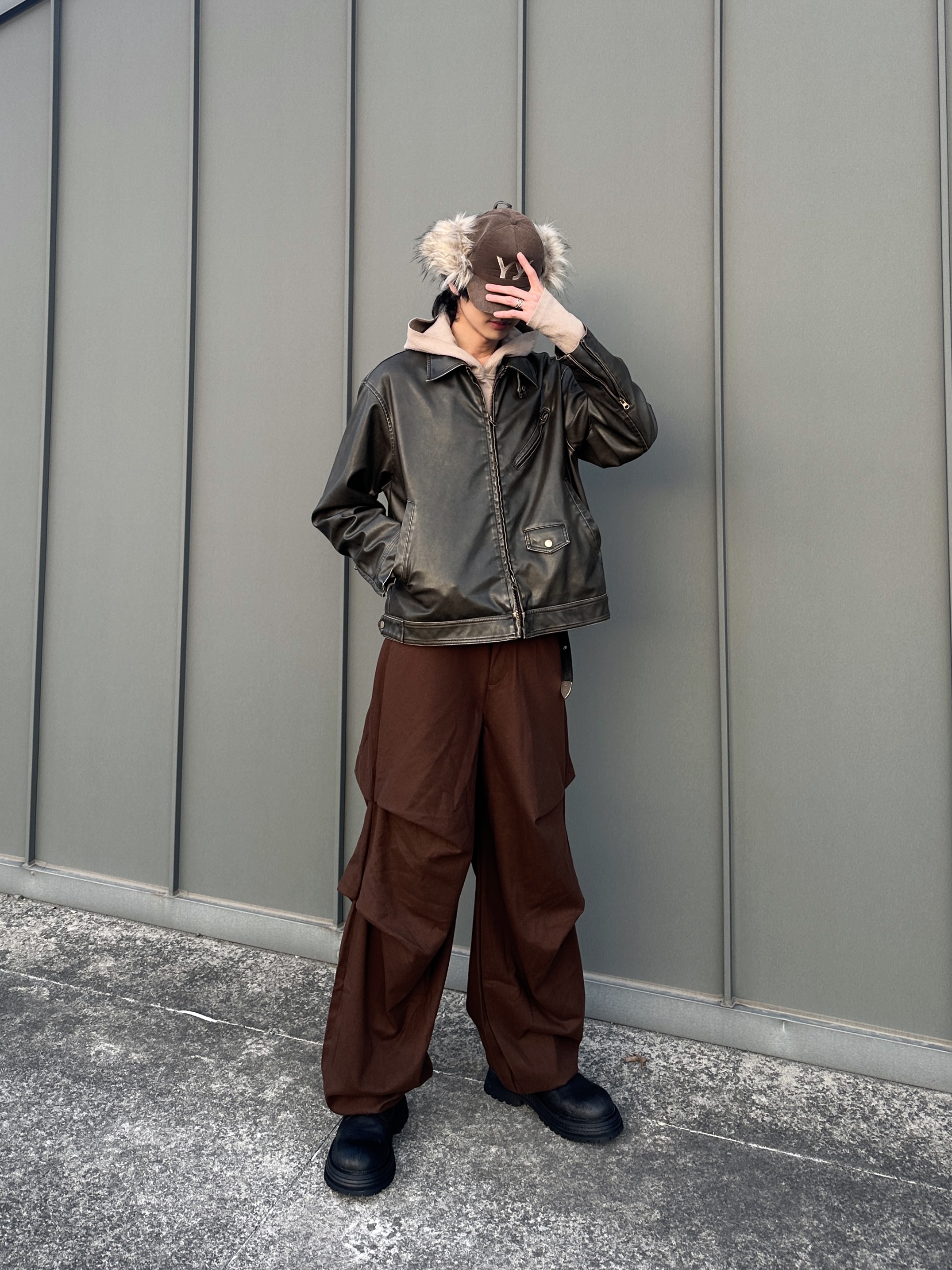 Open Yy Faux Fur Corduroy Earflap Cap Khaki 착용 스타일 - 1