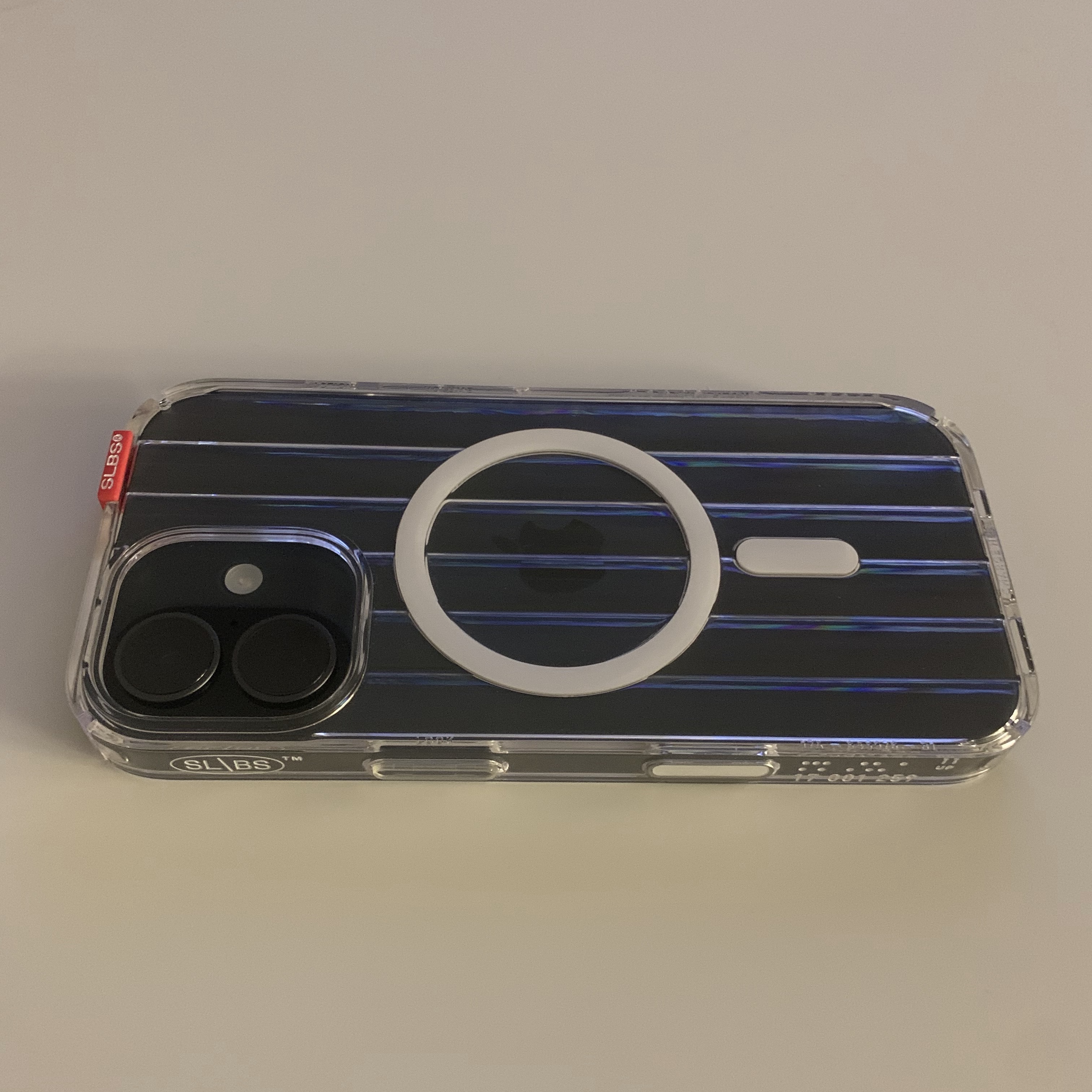 SLBS PRSM Clear Magnet Case for iPhone17 Series 착용 스타일 - 2