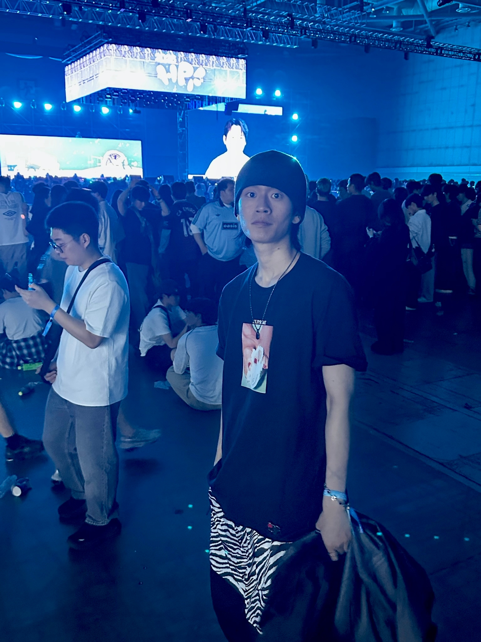 Supreme x Hypebeast 20th Anniversary T-Shirt Black - 25FW, Verdy x Lotte Museum Badge 착용 스타일 - 3