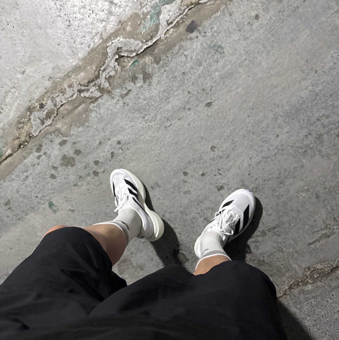 Adidas Adizero EVO SL Cloud White Core Black 착용 스타일 - 1