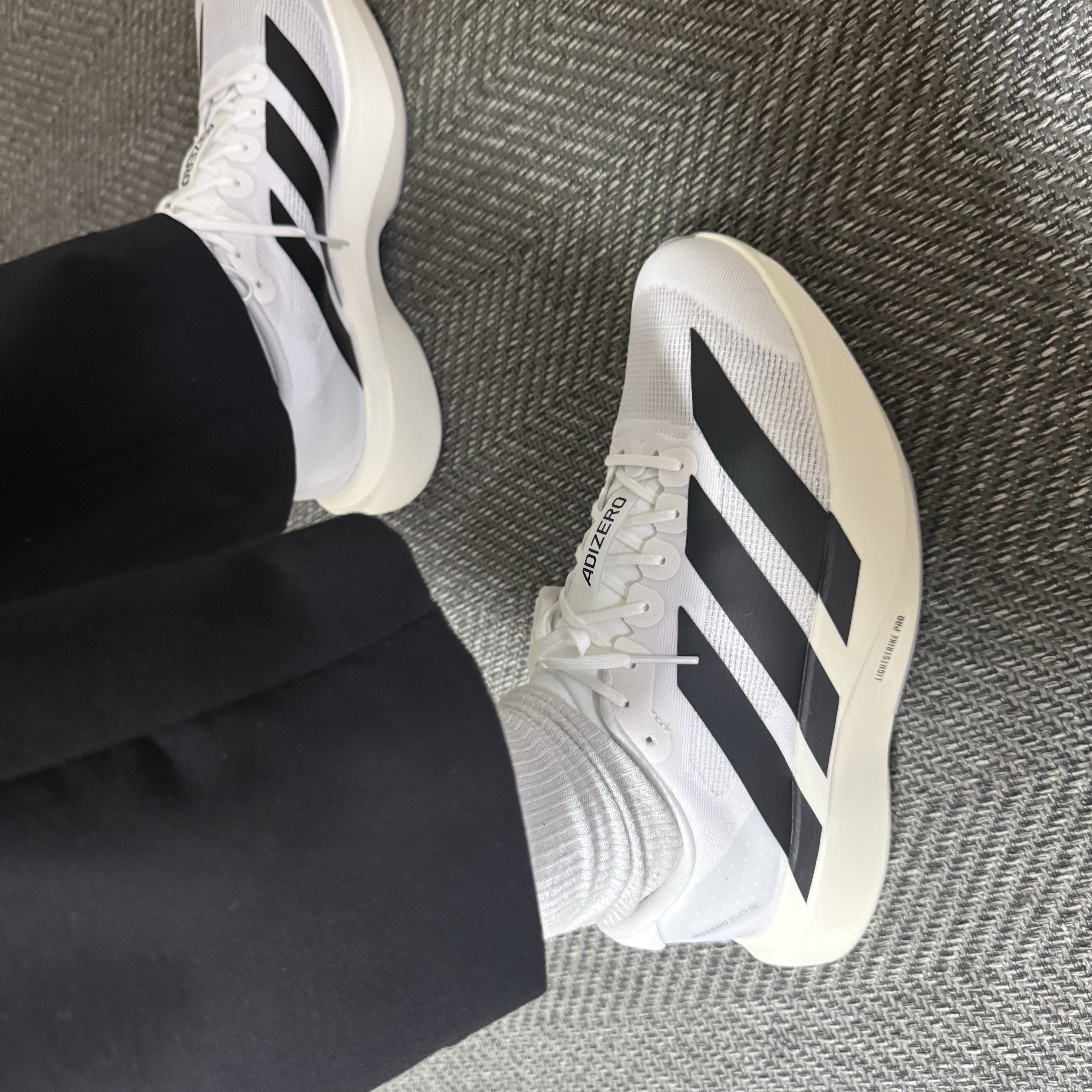 Adidas Adizero EVO SL Cloud White Core Black 착용 스타일 - 5