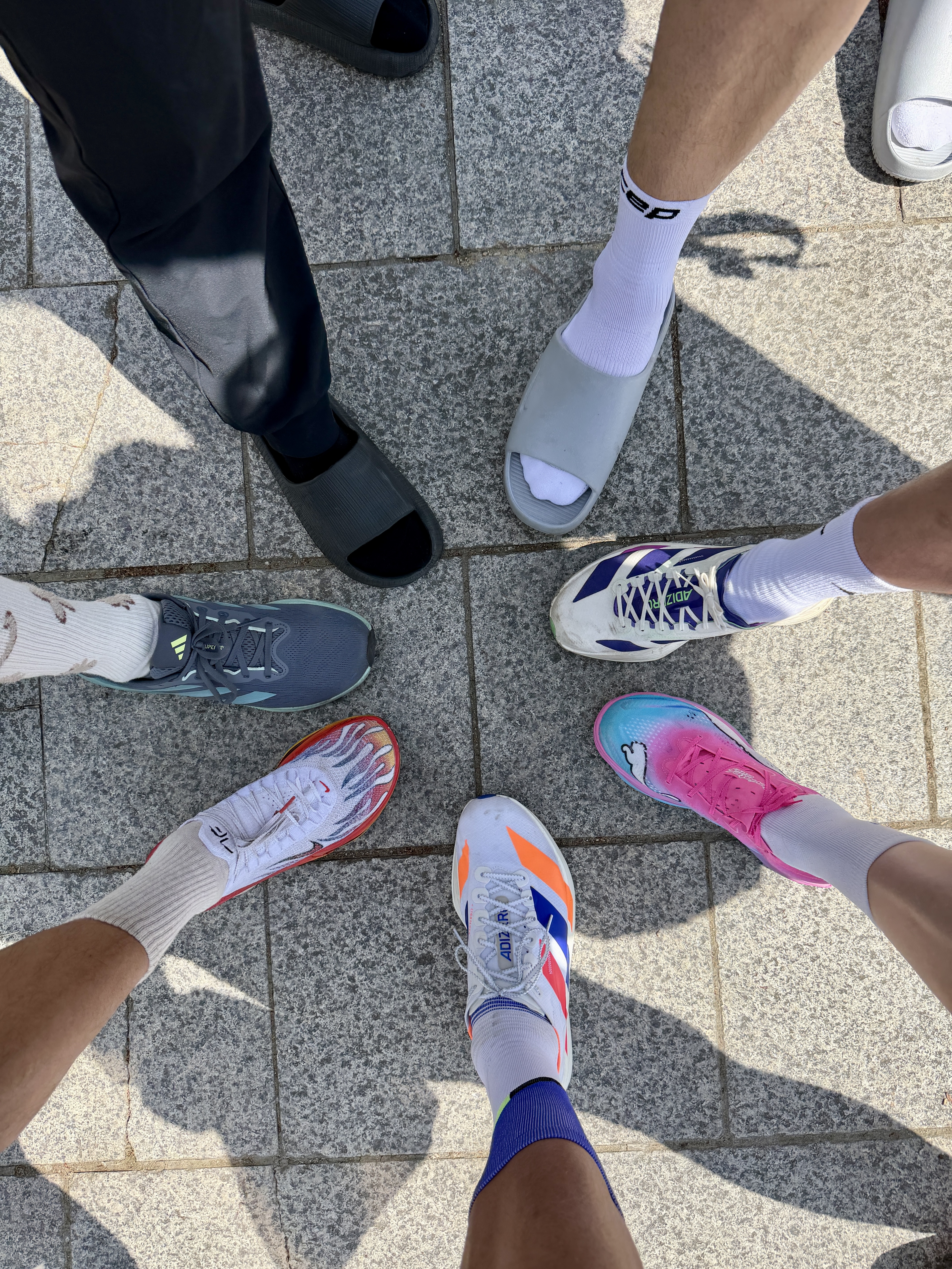 Nike Air Zoom Alphafly Next% 3 PRM White Habanero Red, Adidas Seoul Marathon Adizero Adios Pro 4 Cloud White Lucid Red 착용 스타일