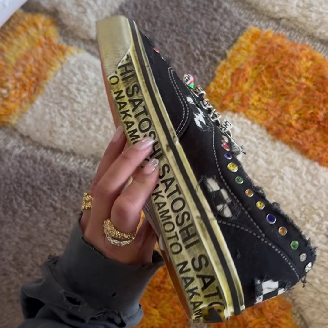 Vans x Satoshi Nakamoto OTW Era 95 Gems Black 착용 스타일 - 4