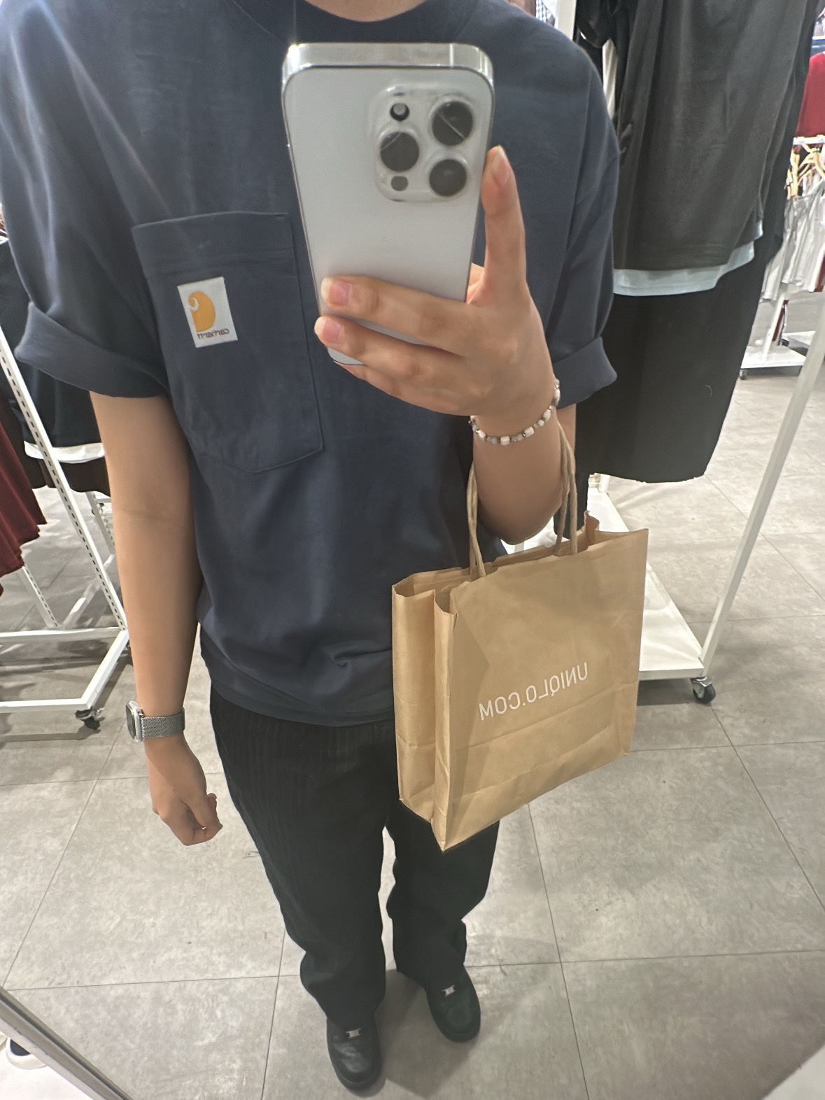 Carhartt Loose Fit Heavyweight Regular Short Sleeve Pocket T-Shirt Bluestone 착용 스타일