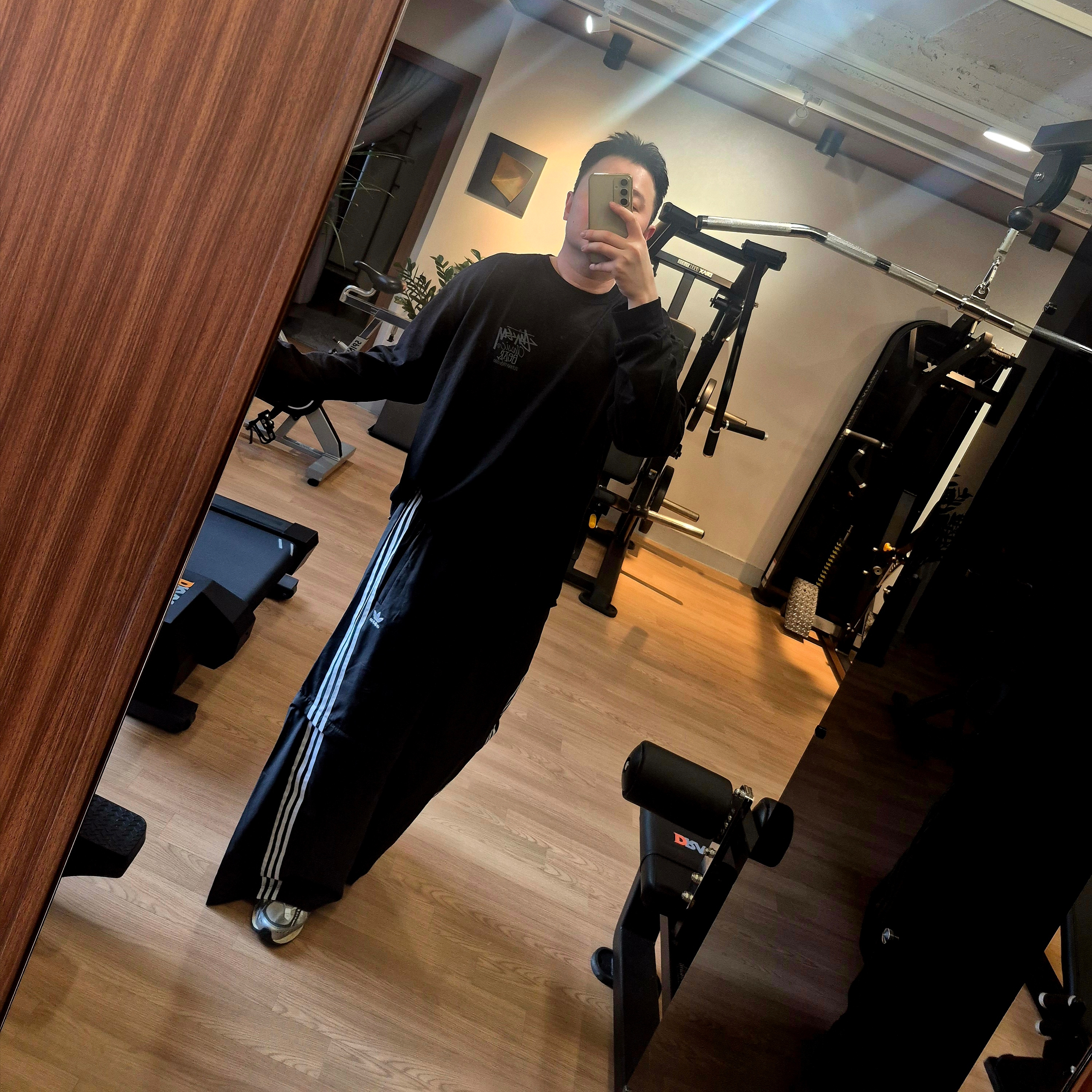 (W) Adidas Adilenium Season 2 Oversized Zip Off Track Pants Gender Neutral Black - KR Sizing, Stussy Classic Gear Pigment Dyed LS T-Shirt Black 착용 스타일