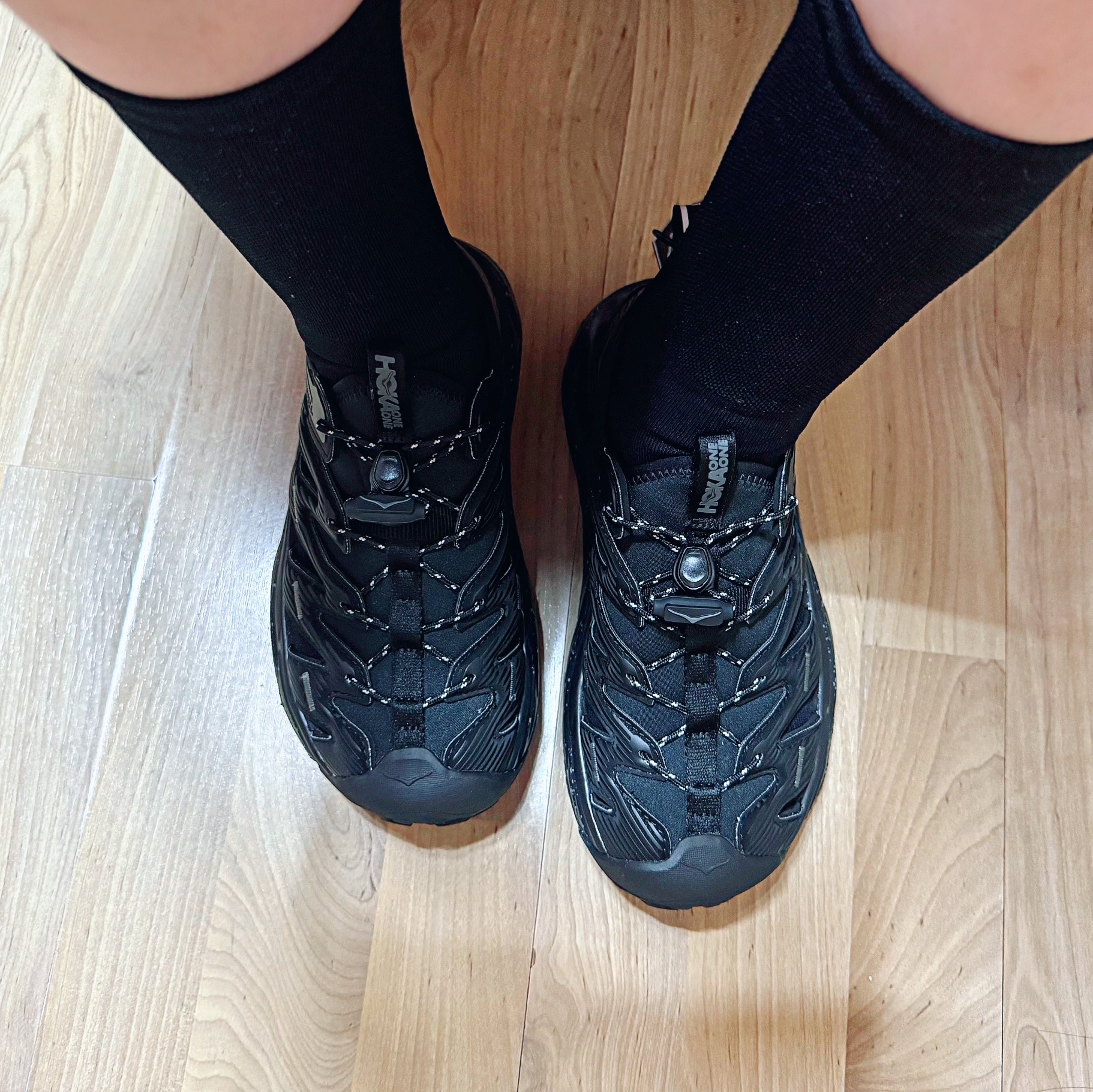 Hoka Hopara Black Castle Rock 착용 스타일