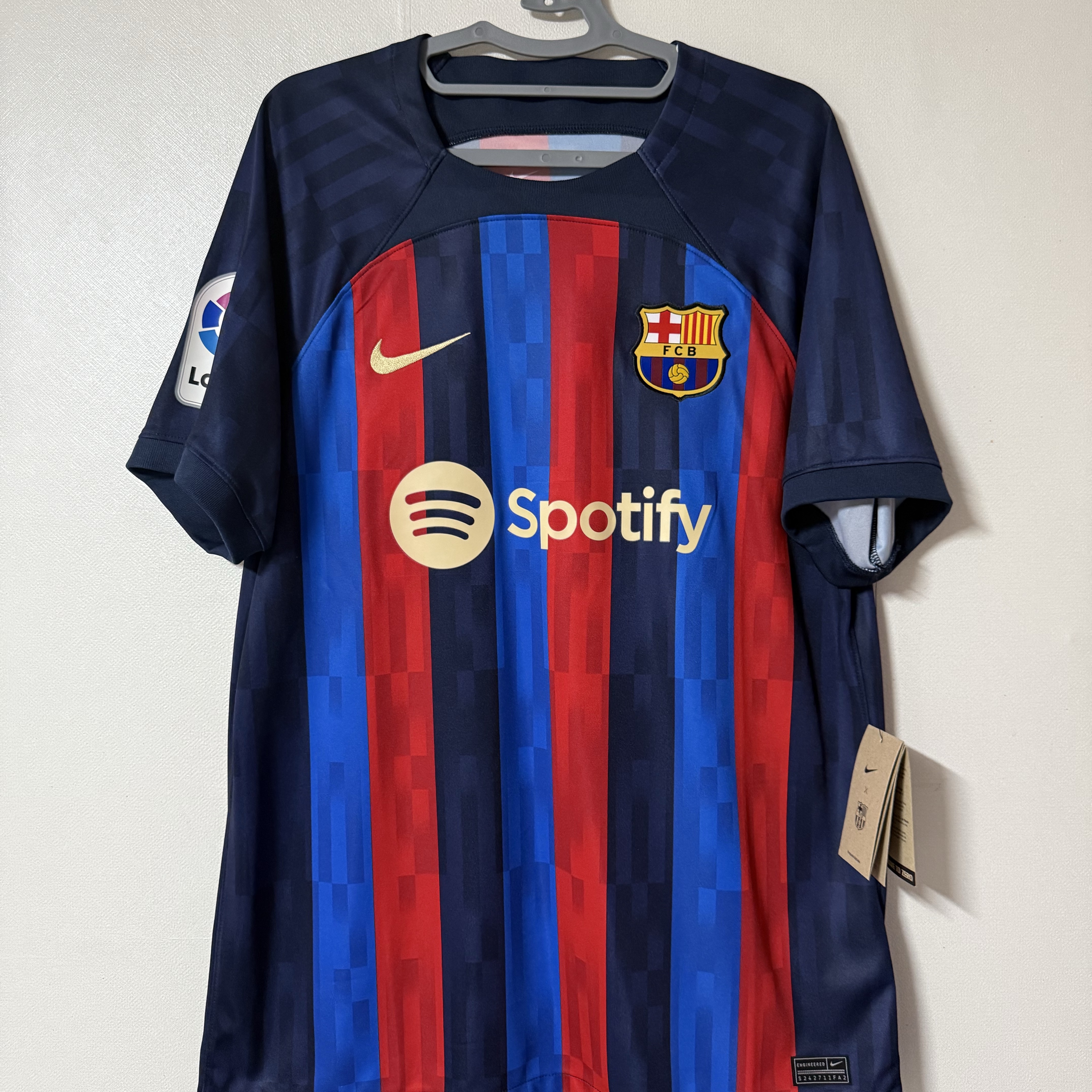 Nike FC Barcelona 2022/23 Stadium Home Dri-Fit Jersey Blue Scarlet (Non Sponser & Non Marking Ver.) 착용 스타일 - 1