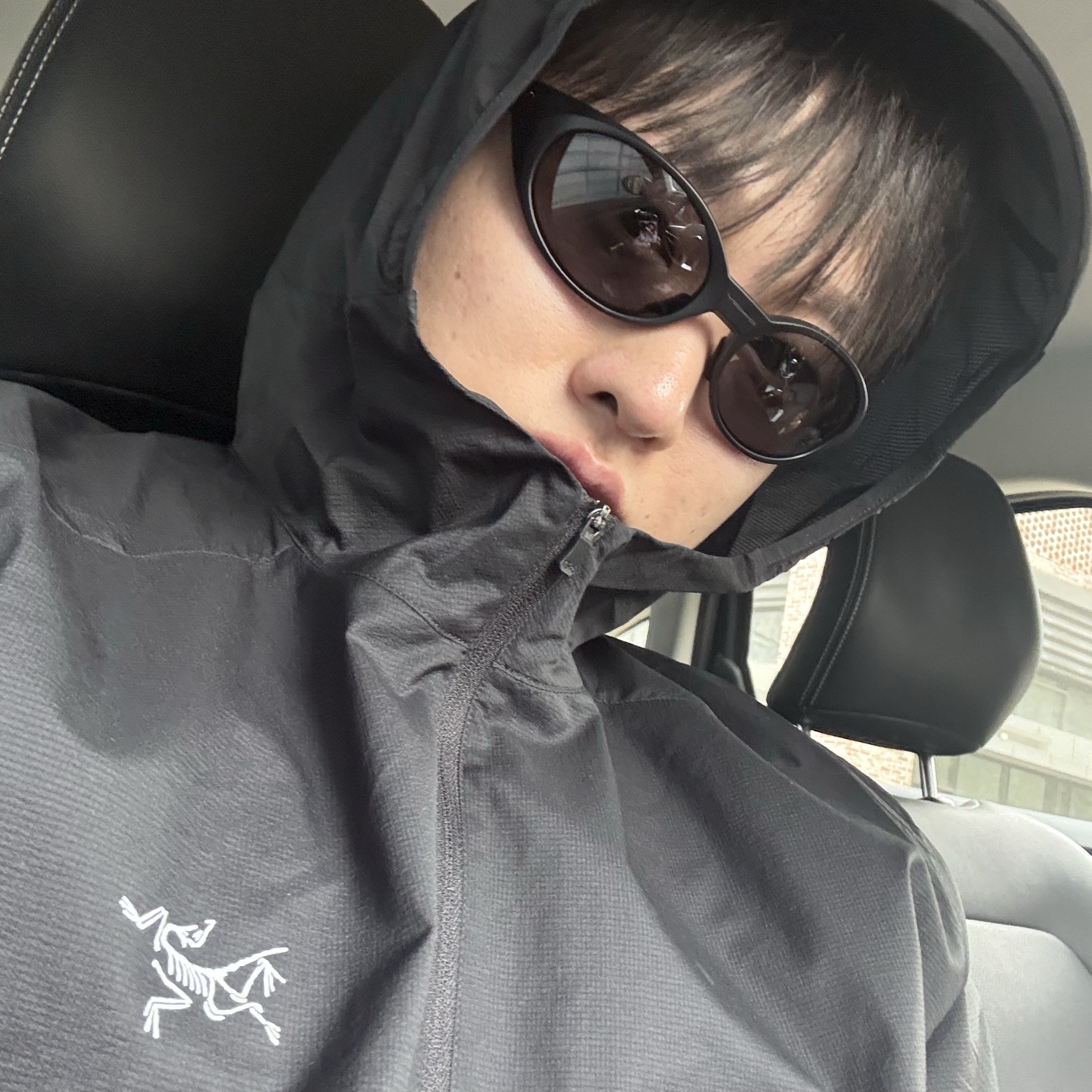 Oakley Eye Jacket Redux Matte Black Frame Prizm Grey Lenses High Bridge Fit, Arc'teryx Squamish Hoody Black 착용 스타일 - 2