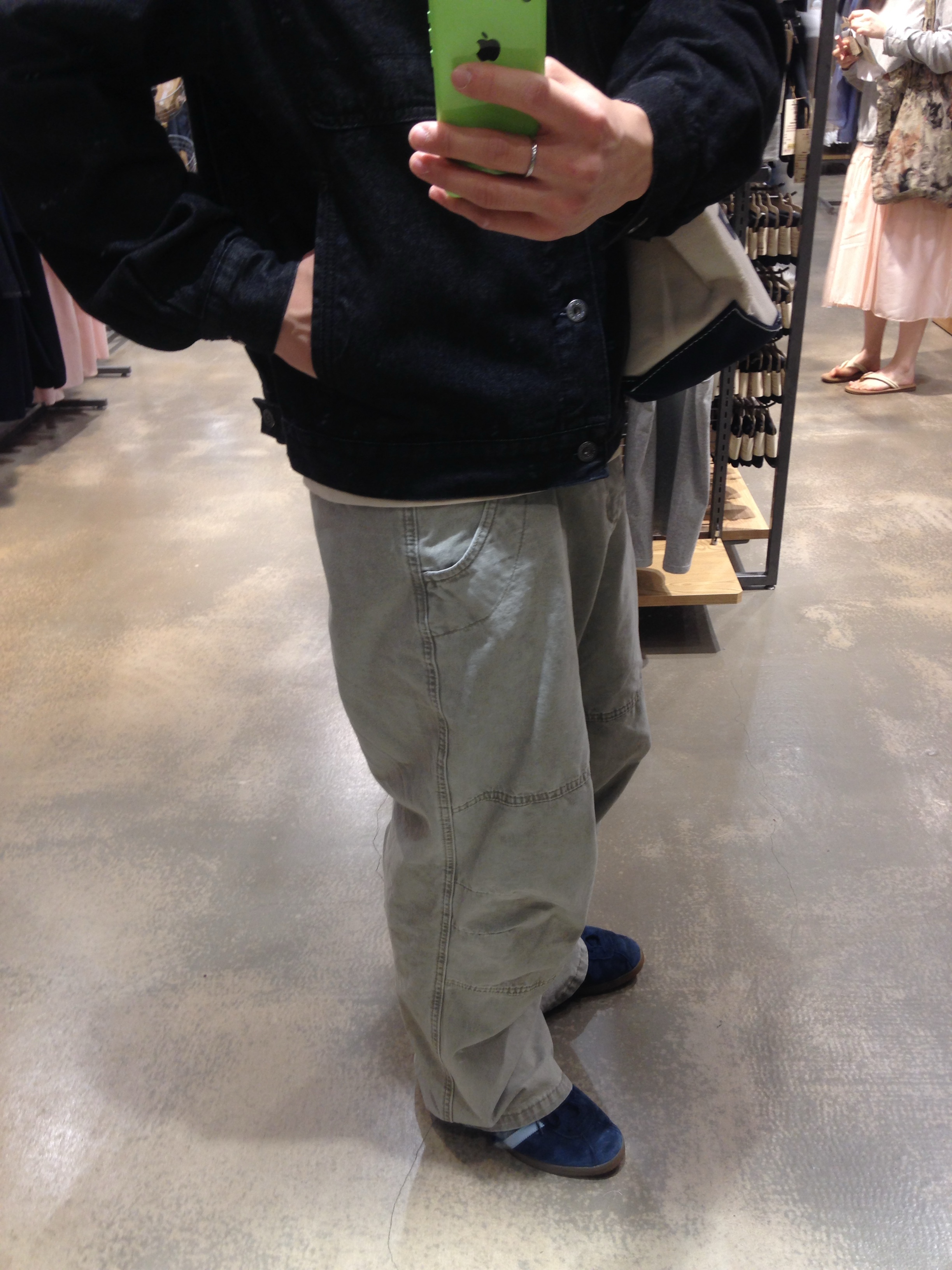 Adidas Berlin Collegiate Navy Pantone, Deus Ex Machina College Address Trucker Jacket Black Indigo 착용 스타일 - 1