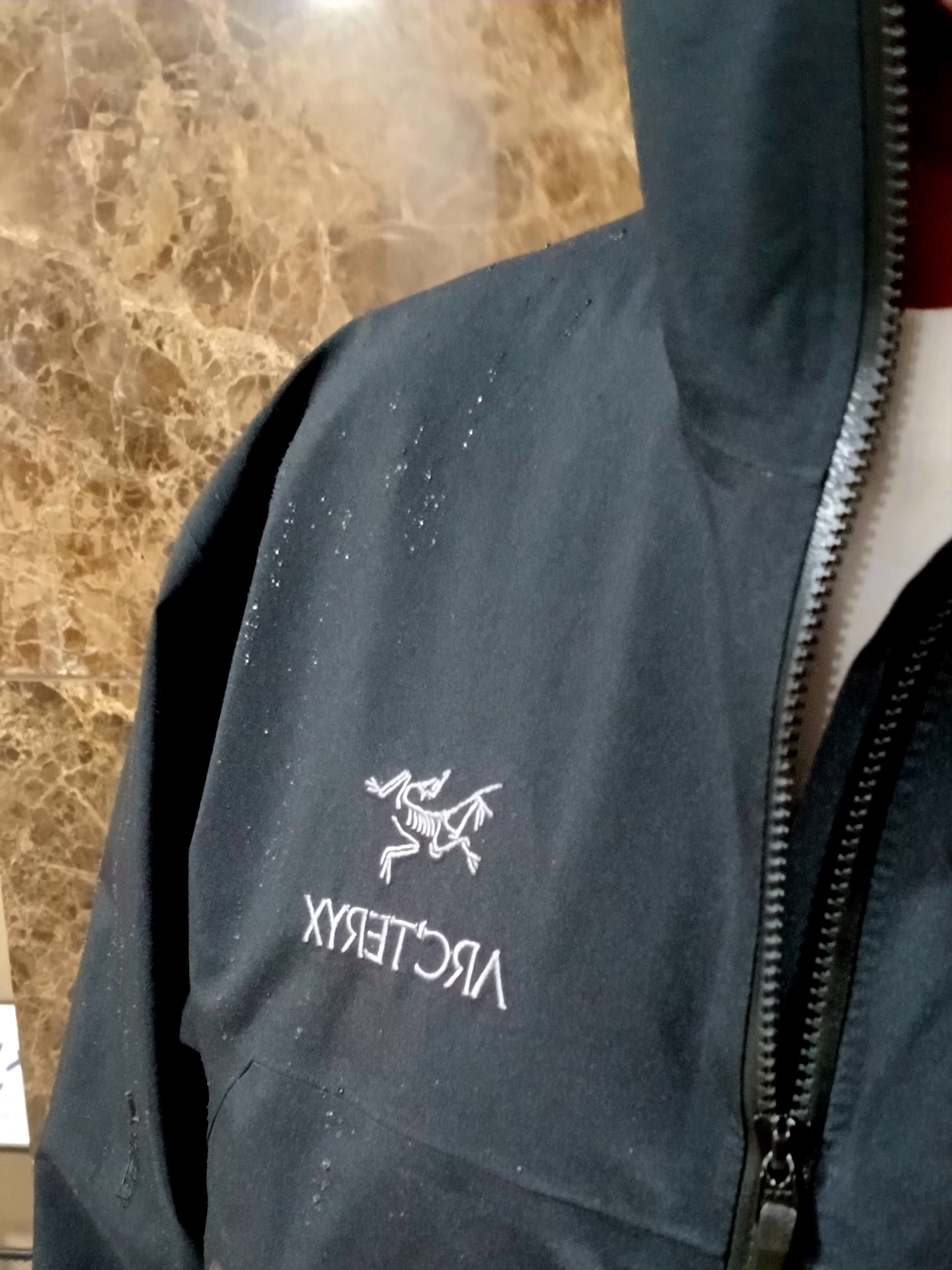 Supreme x The North Face Split 6-Panel Black - 24SS, Arc'teryx Beta Jacket Black 착용 스타일 - 8