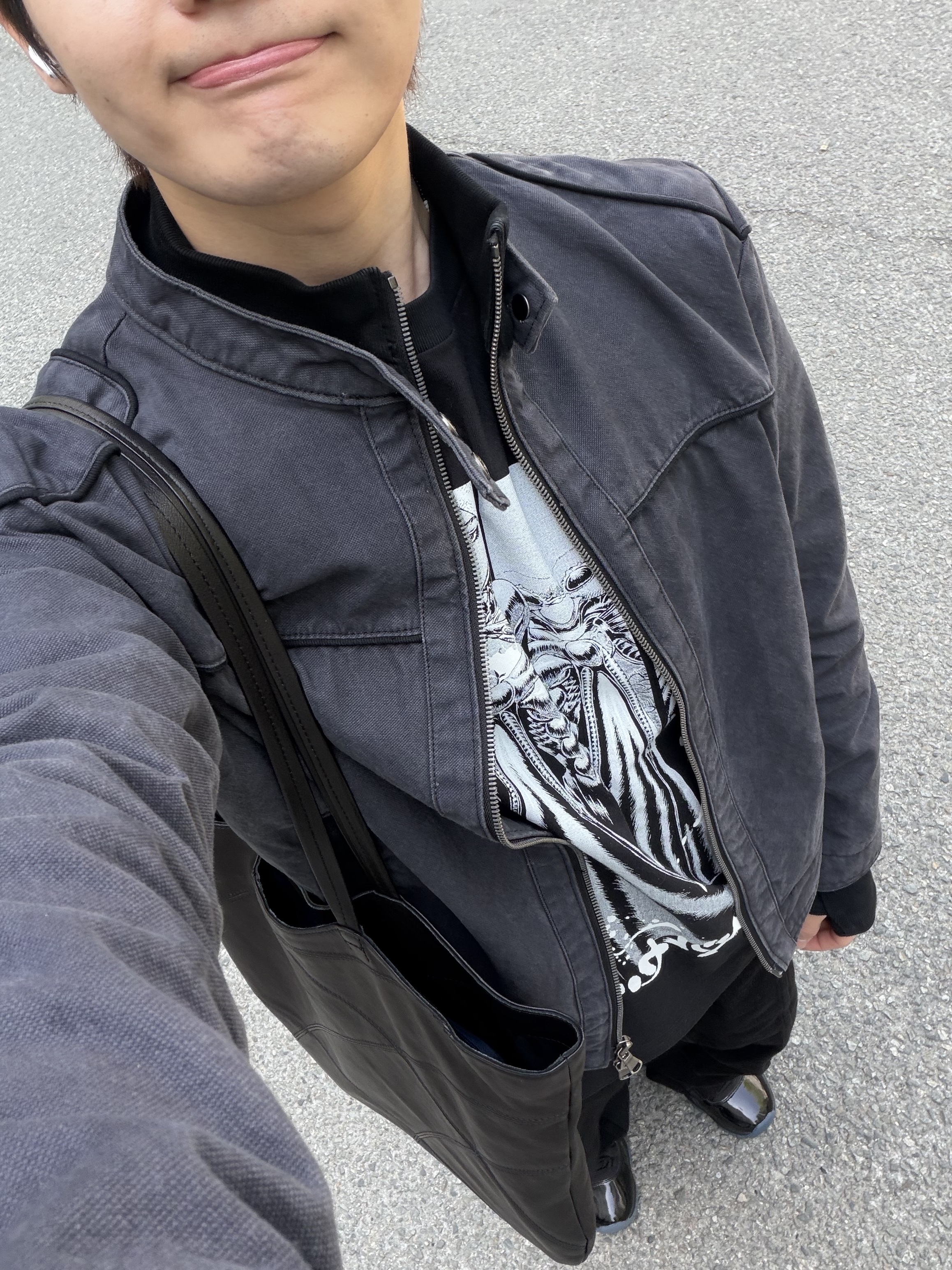 Uniqlo UT x Berserk Manga Curation Graphic T-Shirt B Black - KR, IGNOTA Core:14 Leaf Cargo Pants Black 착용 스타일 - 1