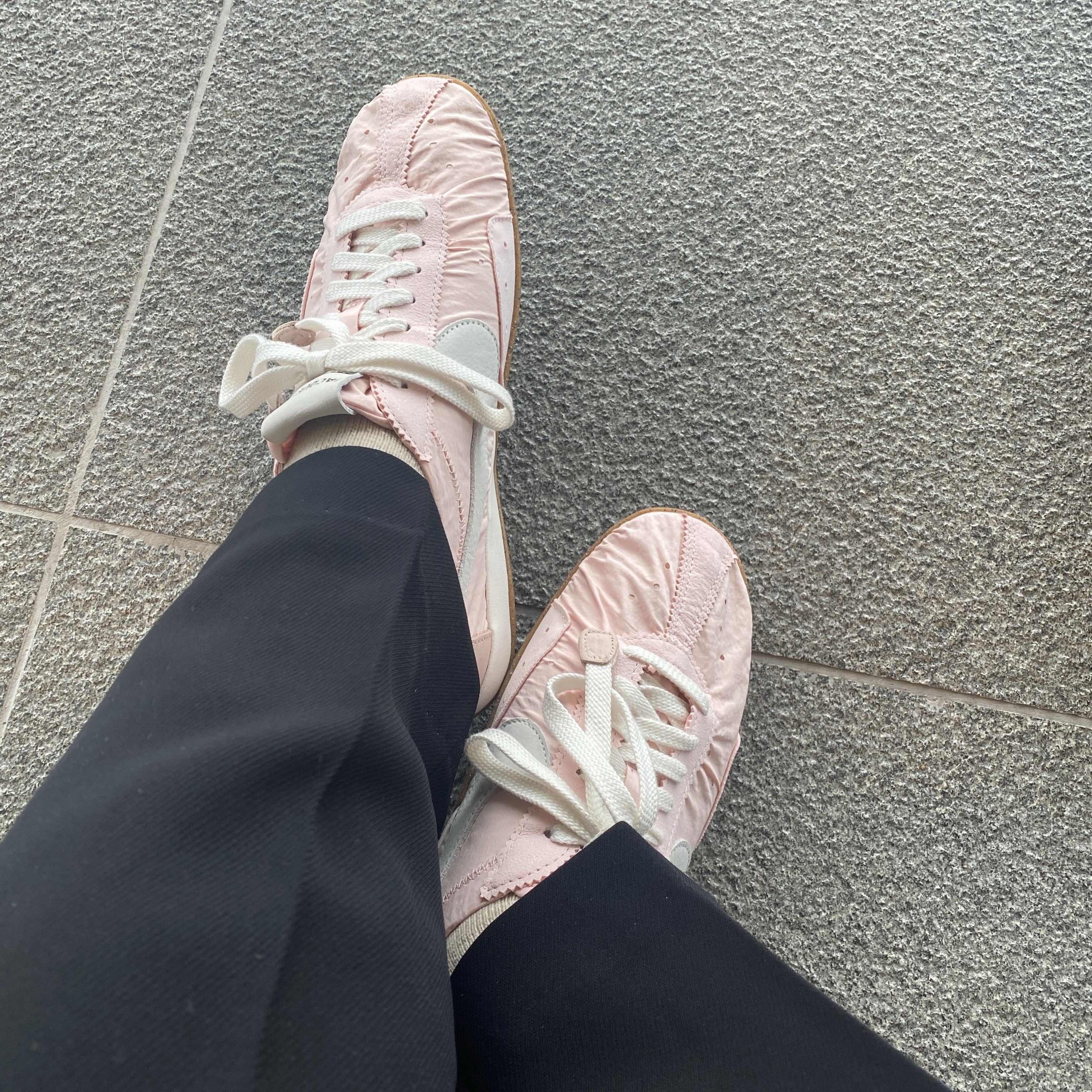 Nike x Jacquemus Moon Shoe SP Aluminum Pink Sail 착용 스타일 - 2