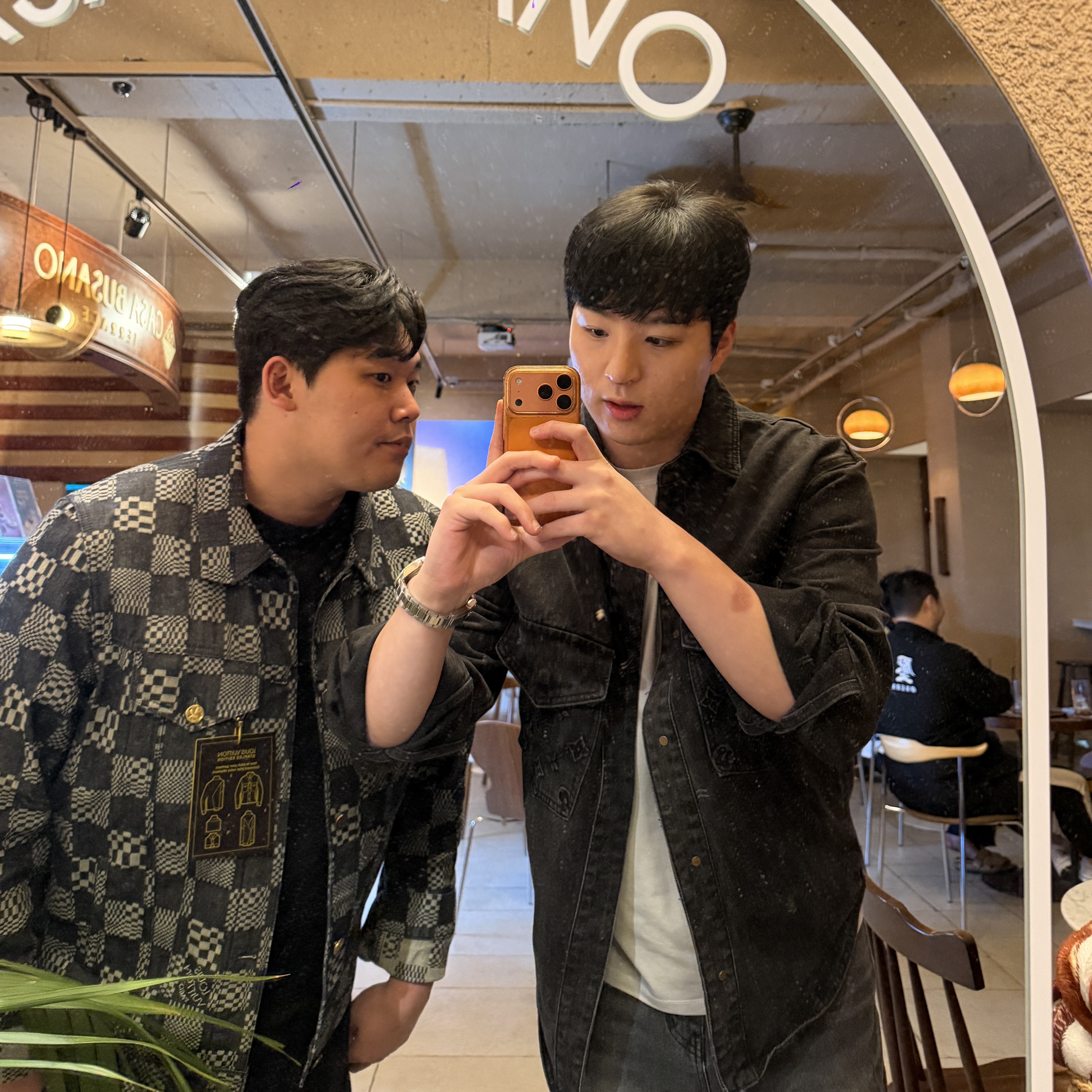 Louis Vuitton Distorted Damier Denim Jacket Indigo Blue 착용 스타일