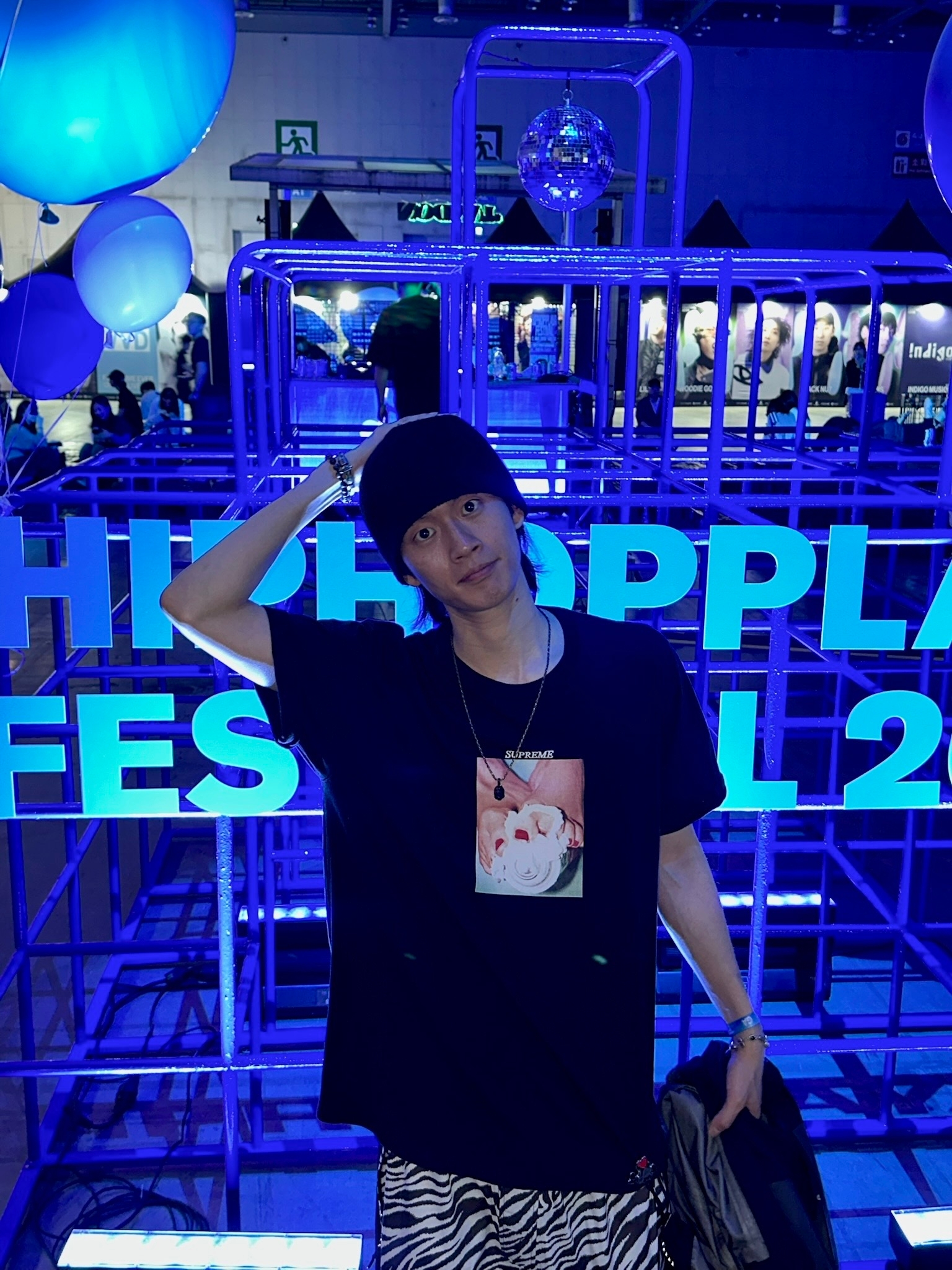 Supreme x Hypebeast 20th Anniversary T-Shirt Black - 25FW, Verdy x Lotte Museum Badge 착용 스타일 - 1