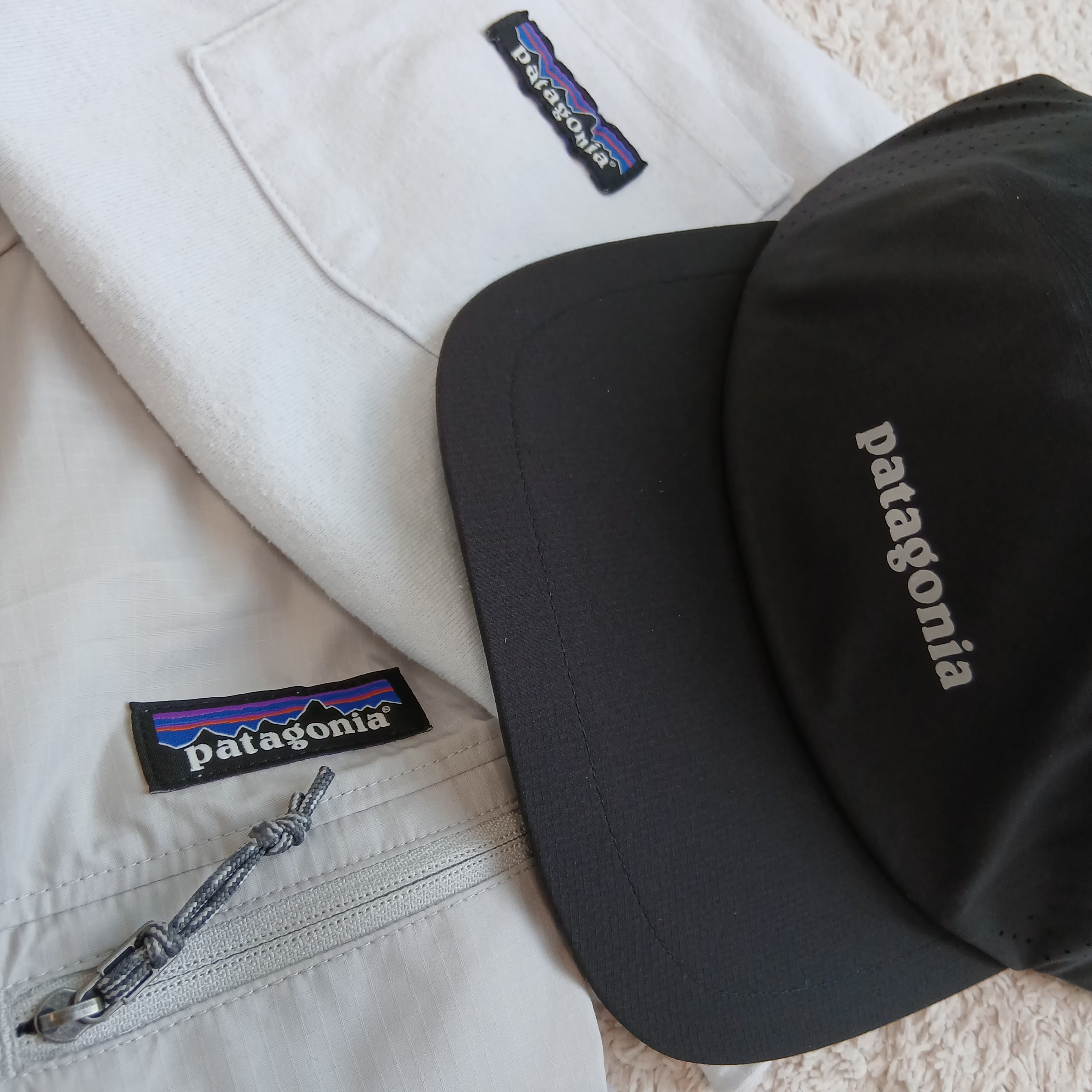 Patagonia Light Variable Jacket Crisp Grey, Patagonia Daily Pocket Short Sleeve T-Shirt Birch White 착용 스타일 - 8