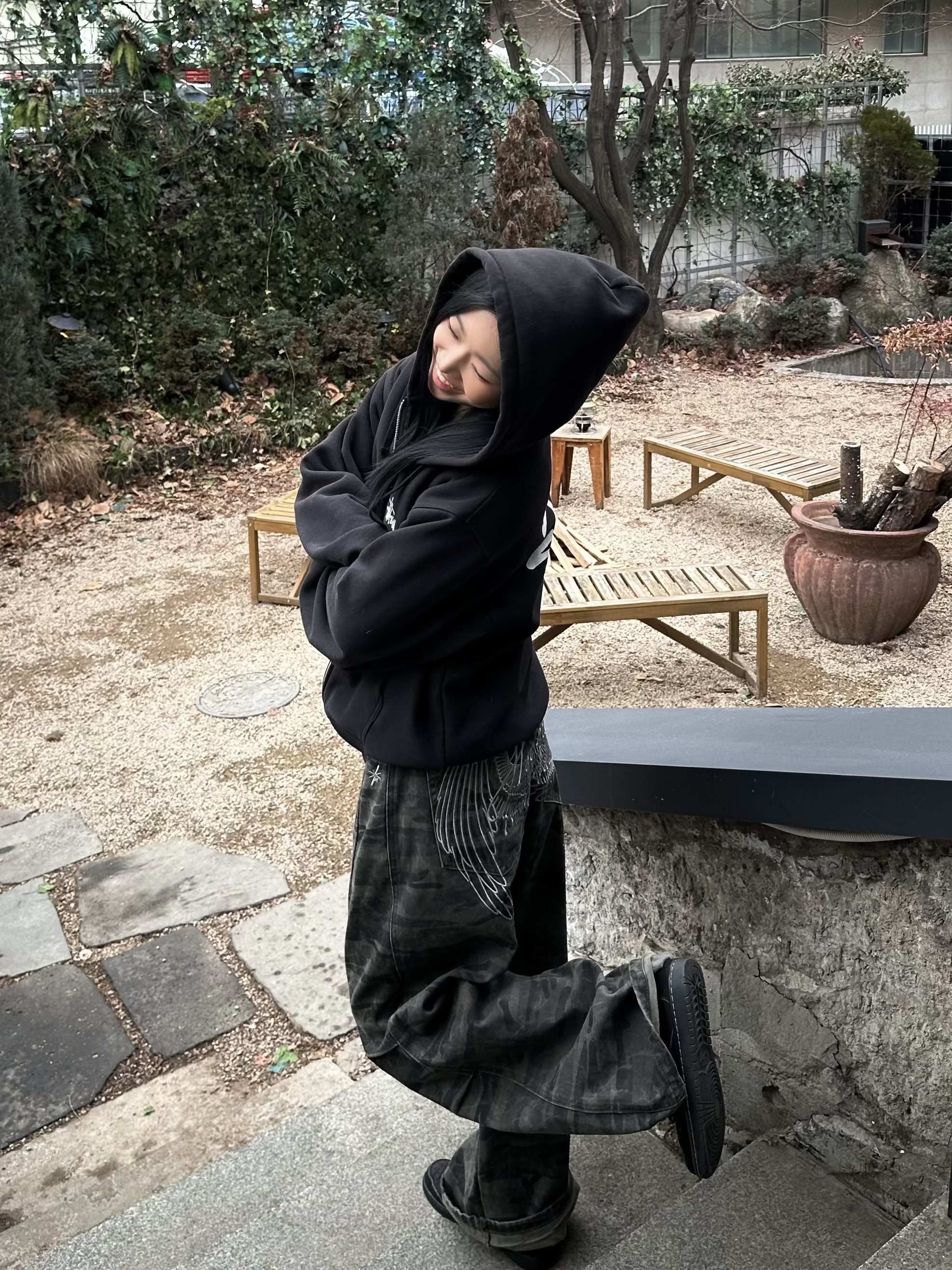 Jordan 1 x Travis Scott Retro Low OG SP Black Phantom, Stussy Basic Zip Hoodie Black 착용 스타일 - 1