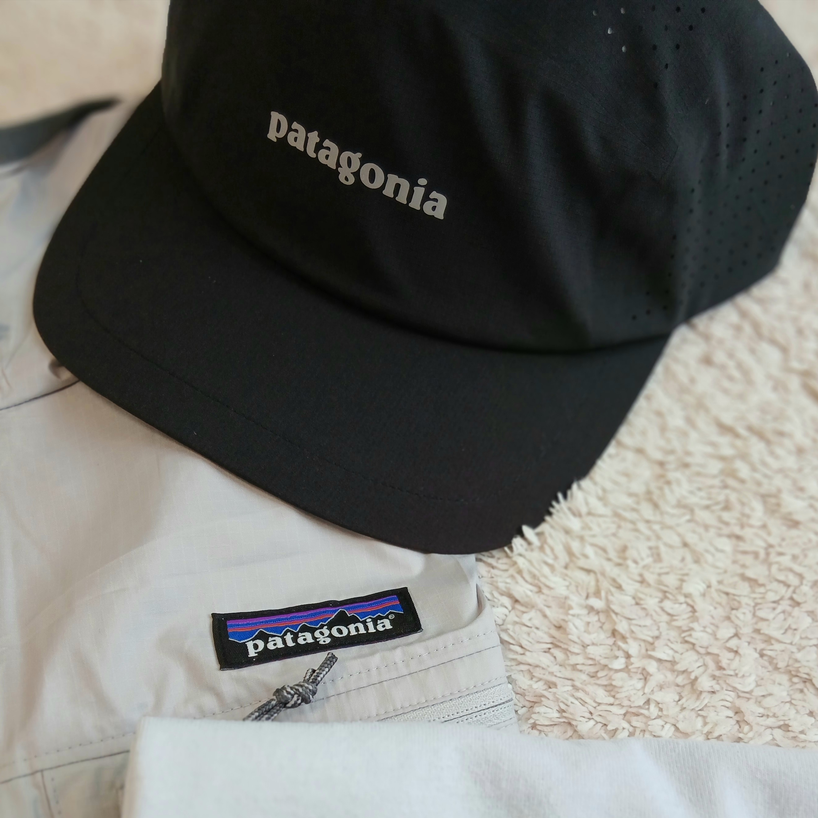 Patagonia Light Variable Jacket Crisp Grey, Patagonia Daily Pocket Short Sleeve T-Shirt Birch White 착용 스타일 - 6