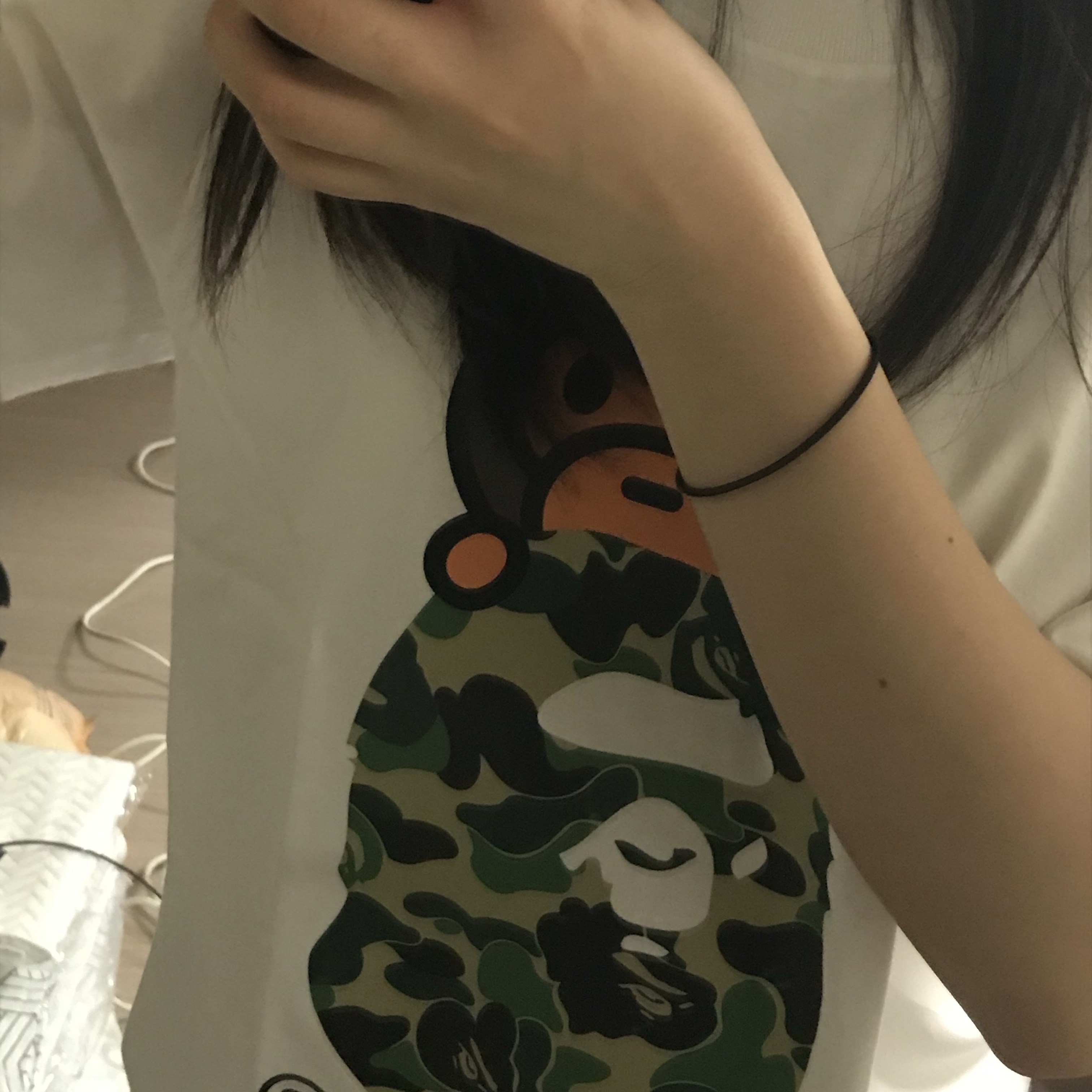 (W) BAPE 1st Camo Milo on Ape Head T-Shirt White Yellow 착용 스타일 - 1