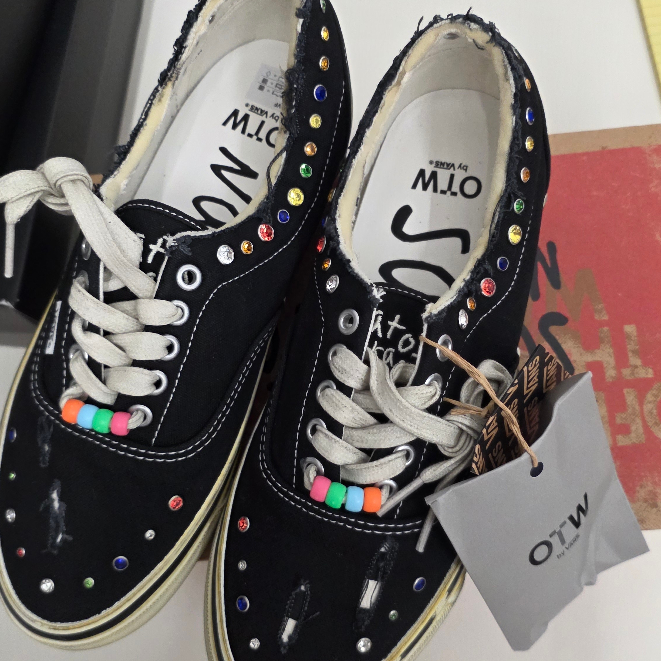Vans x Satoshi Nakamoto OTW Era 95 Gems Black 착용 스타일 - 2