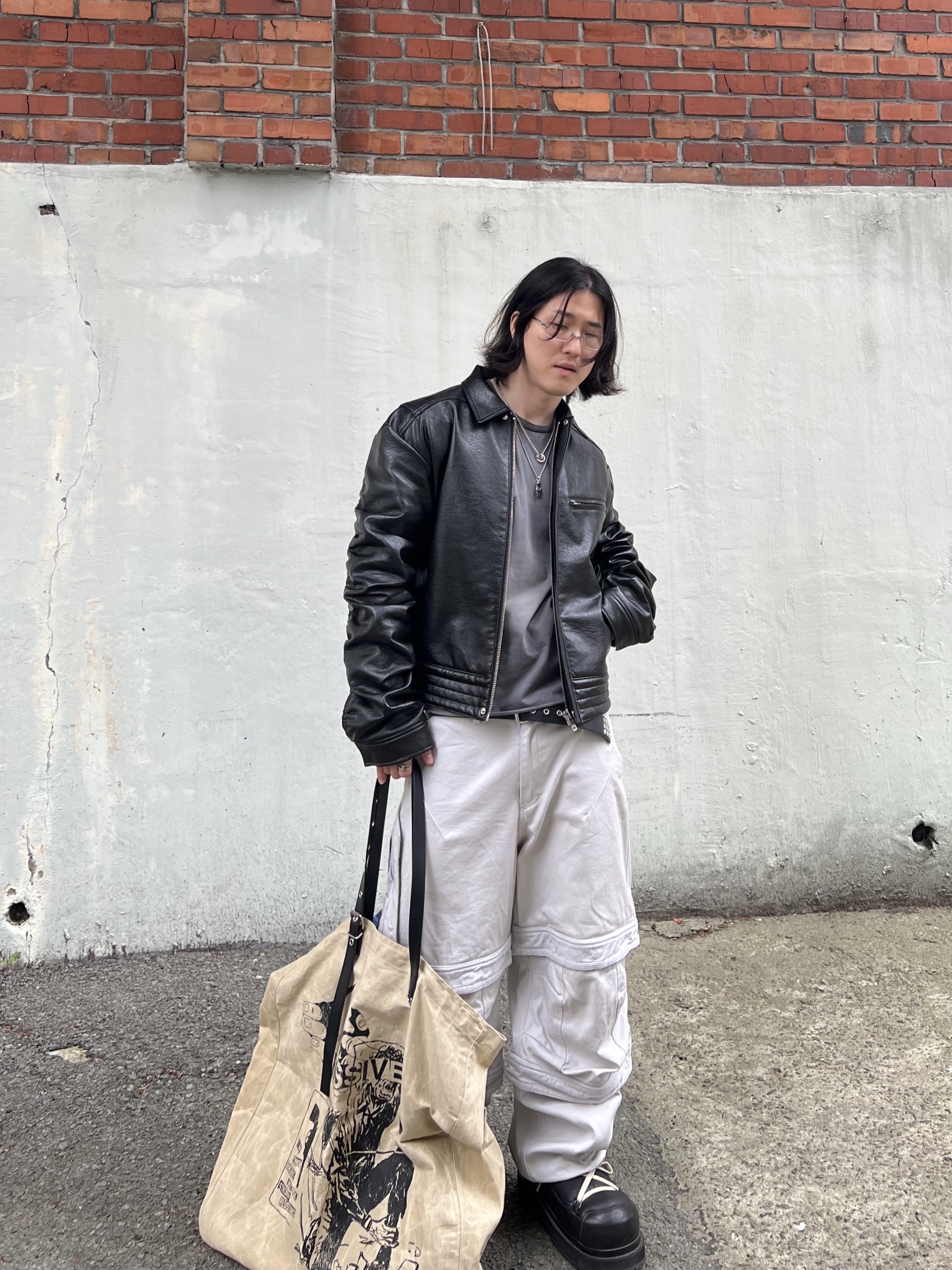 Gentle Monster Paranoyd 02 Silver Clear, Farfromwhat Far Layered Work Pants White 착용 스타일 - 1