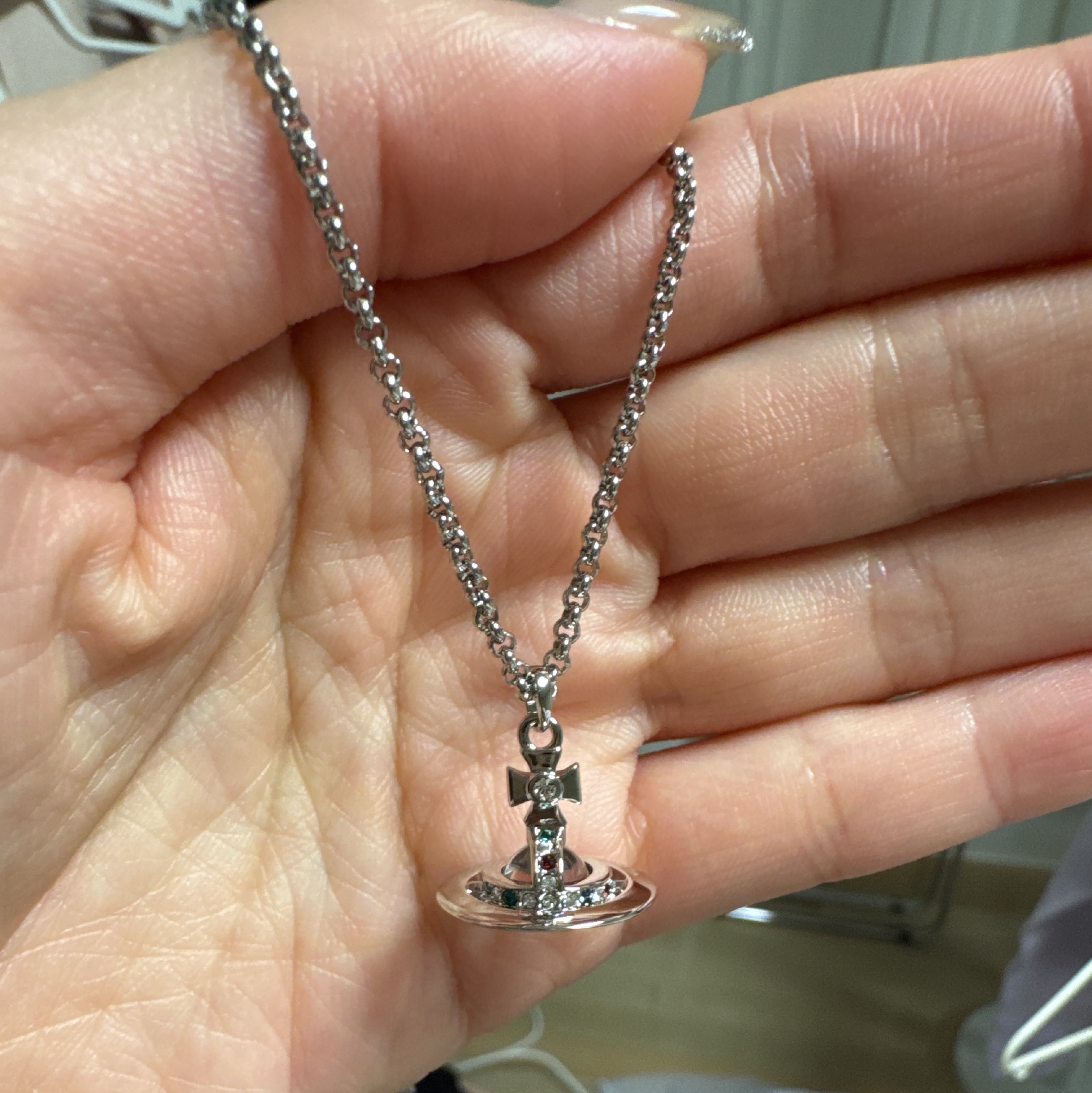 Vivienne Westwood New Petite Orb Pendant Silver 착용 스타일 - 1