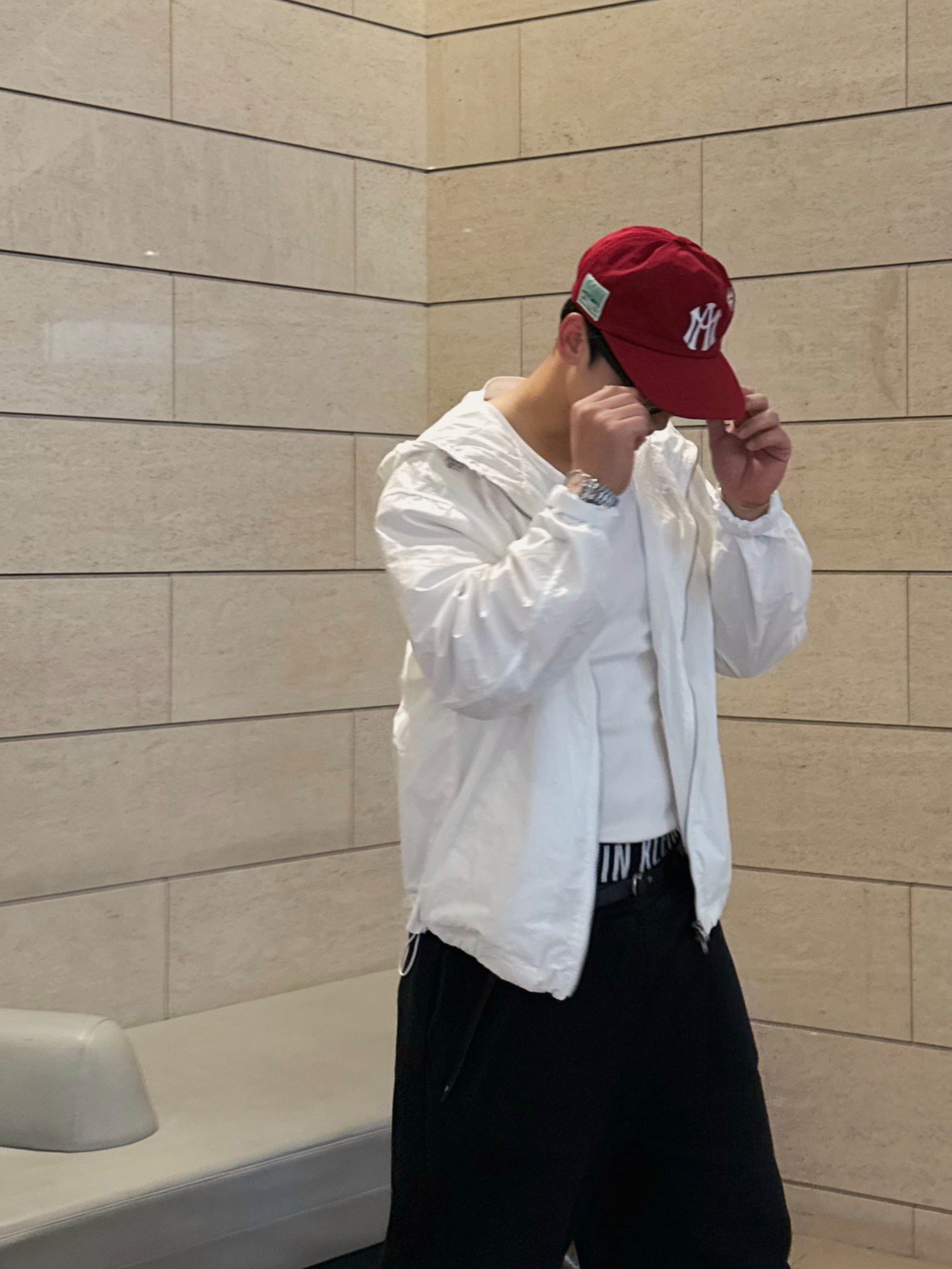 Aftermath Atm Logo Ball Cap Burgundy, Matin Kim Matin High Neck Hoody Coating Jumper Ivory 착용 스타일 - 1