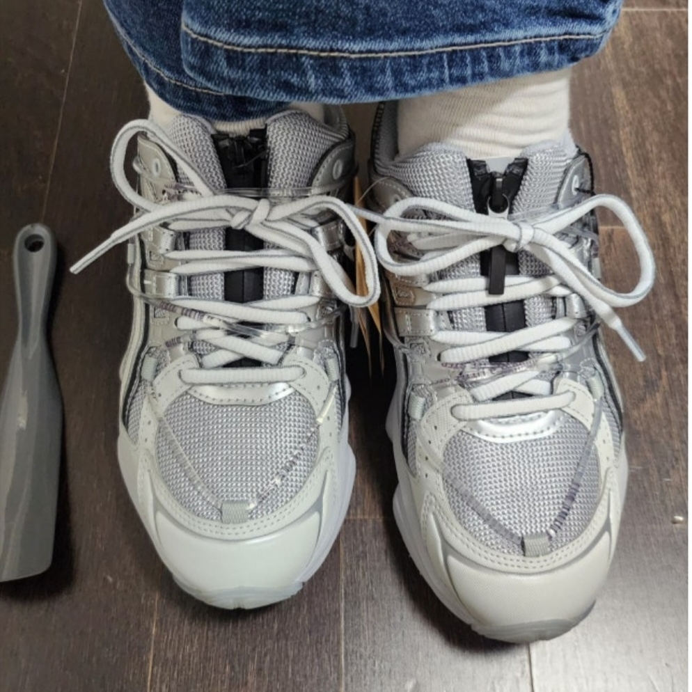 Asics x Yoasobi Gel-Kinetic Fluent Y Piedmont Grey Pure Silver 착용 스타일