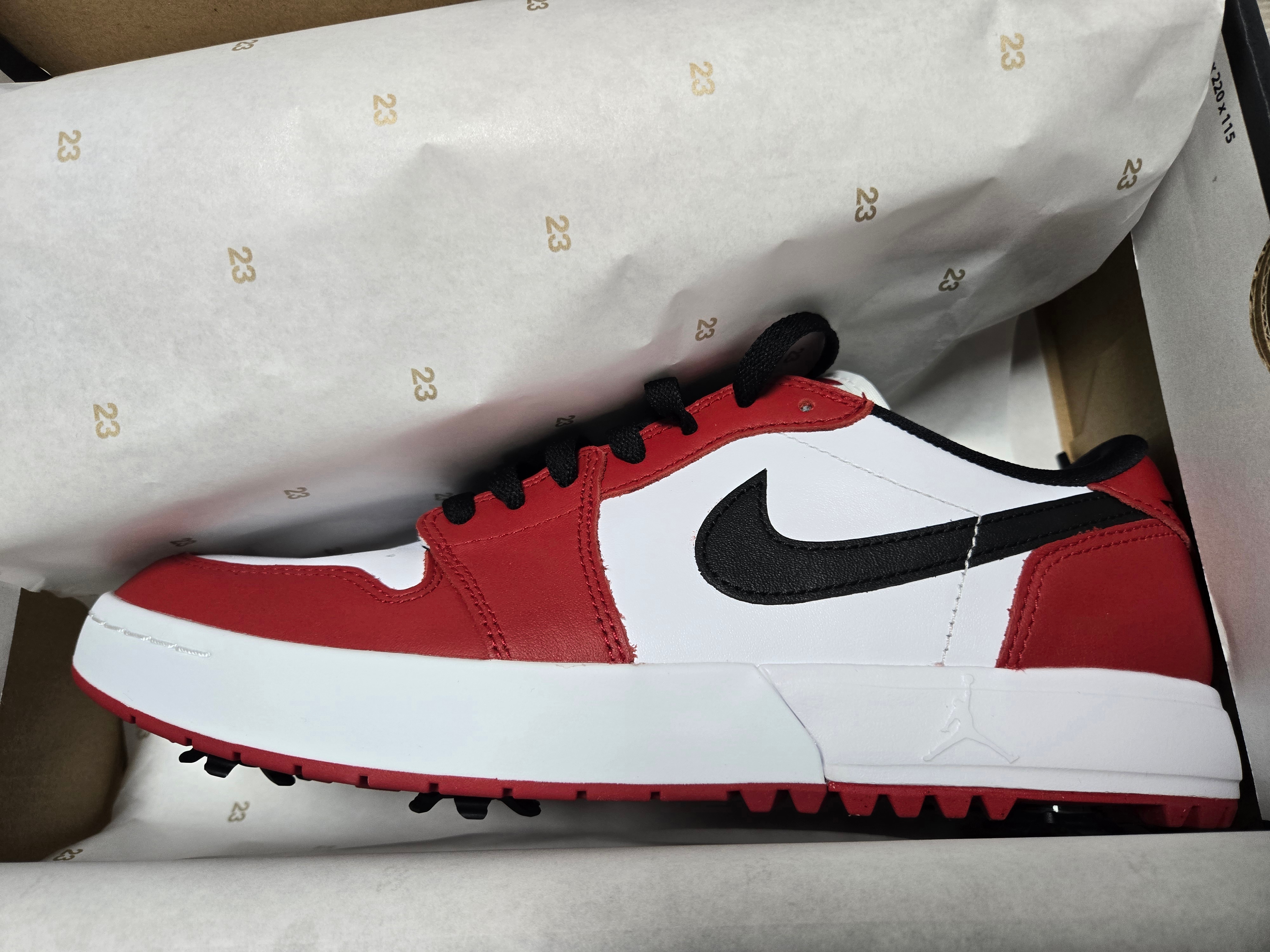 Jordan 1 Low Golf Varisty Red Black 착용 스타일 - 1