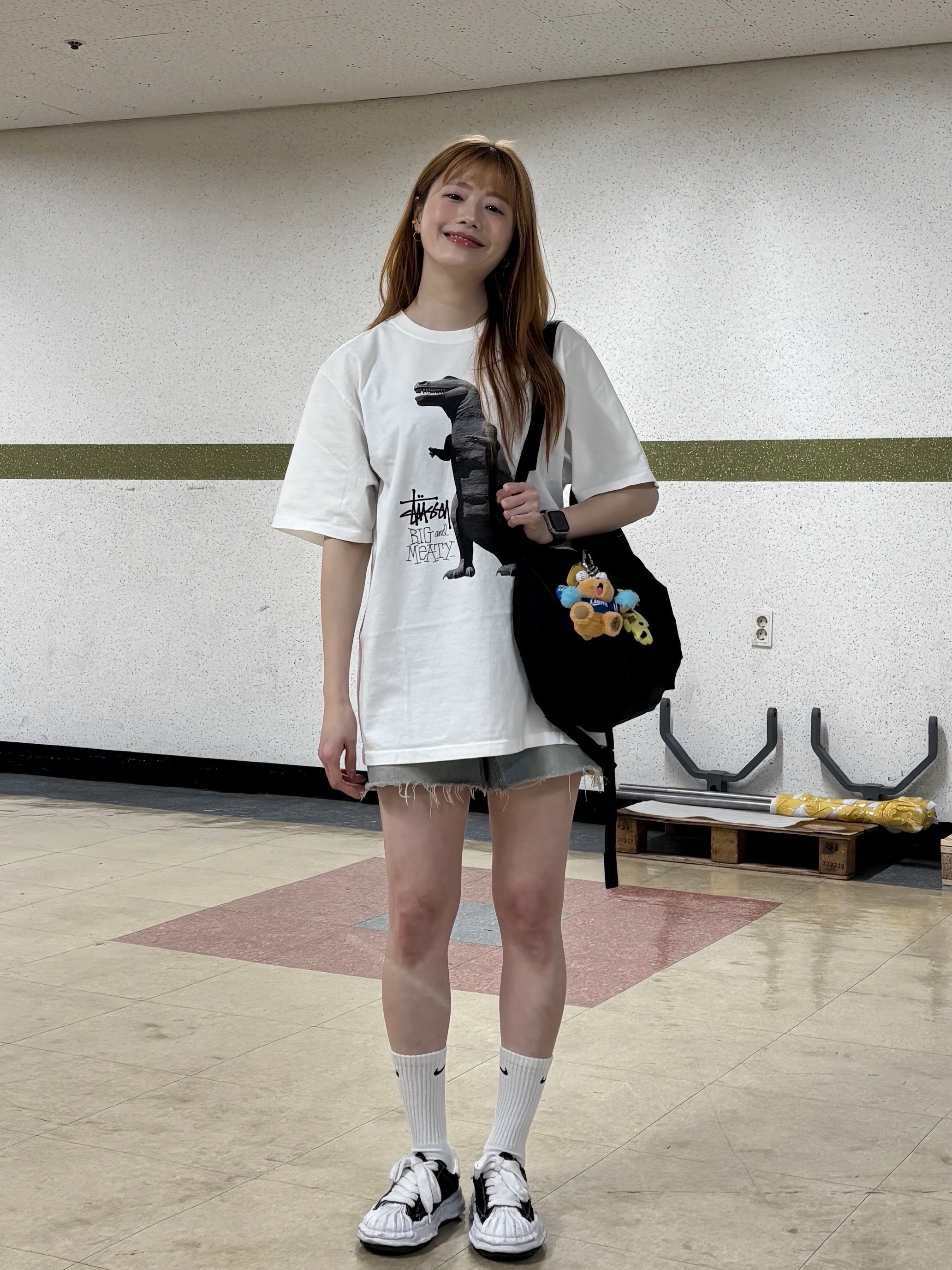 Stussy Big & Meaty Pigment Dyed T-Shirt Natural, Maison Mihara Yasuhiro Blakey OG Sole Canvas Low-top Sneakers Black White 착용 스타일 - 1