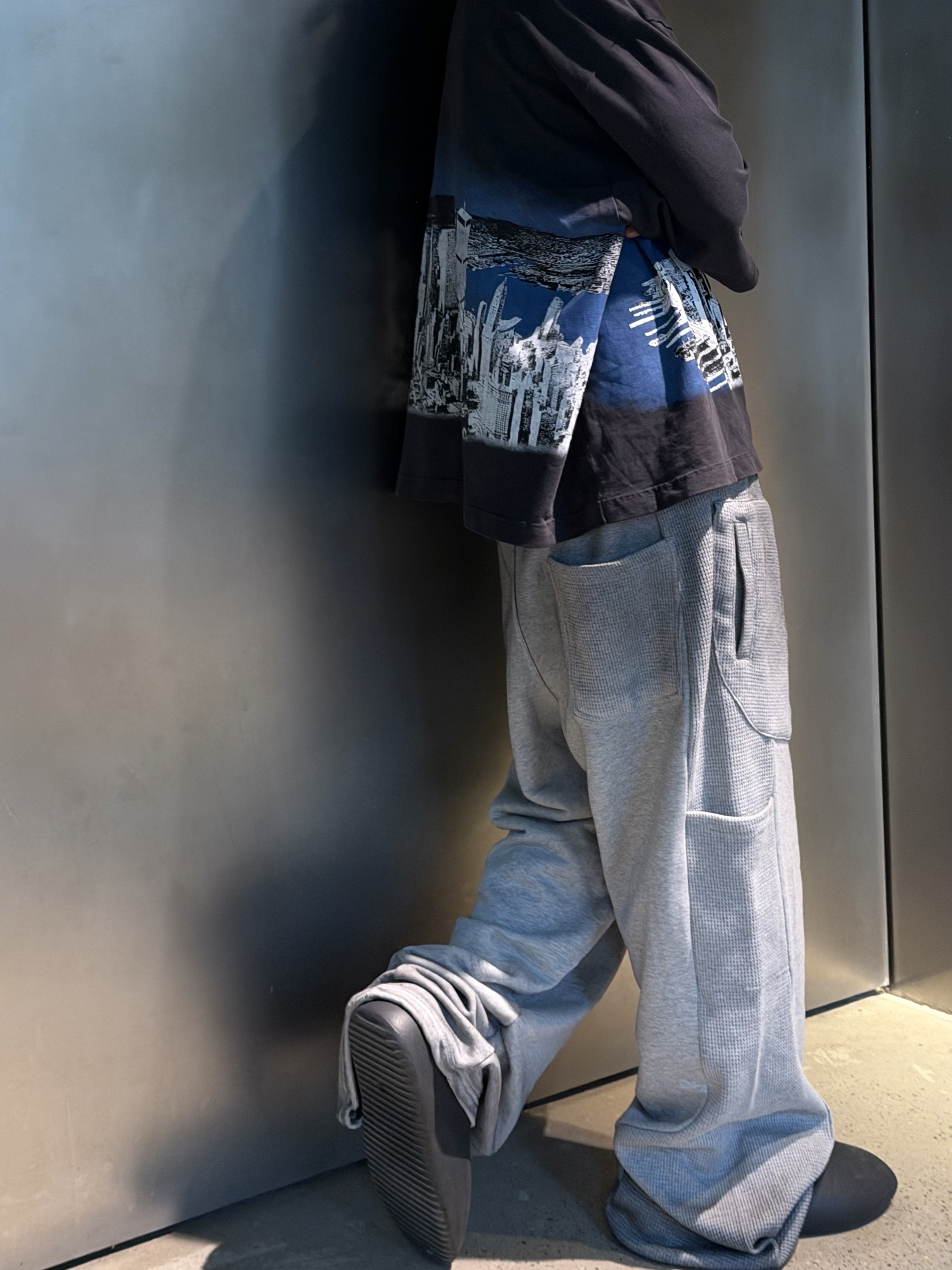 Stussy Mechanix Gloves Black, BLR Waffle Mix Washed Sweat Pants Melange Grey 착용 스타일 - 3