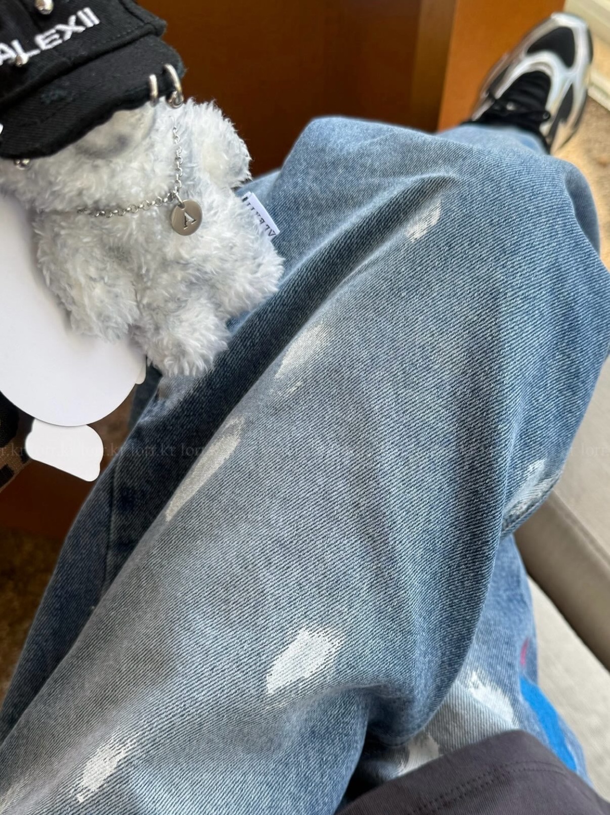 Alexii distressed grey hoodie bear, Alexii piercing cap bear 착용 스타일
