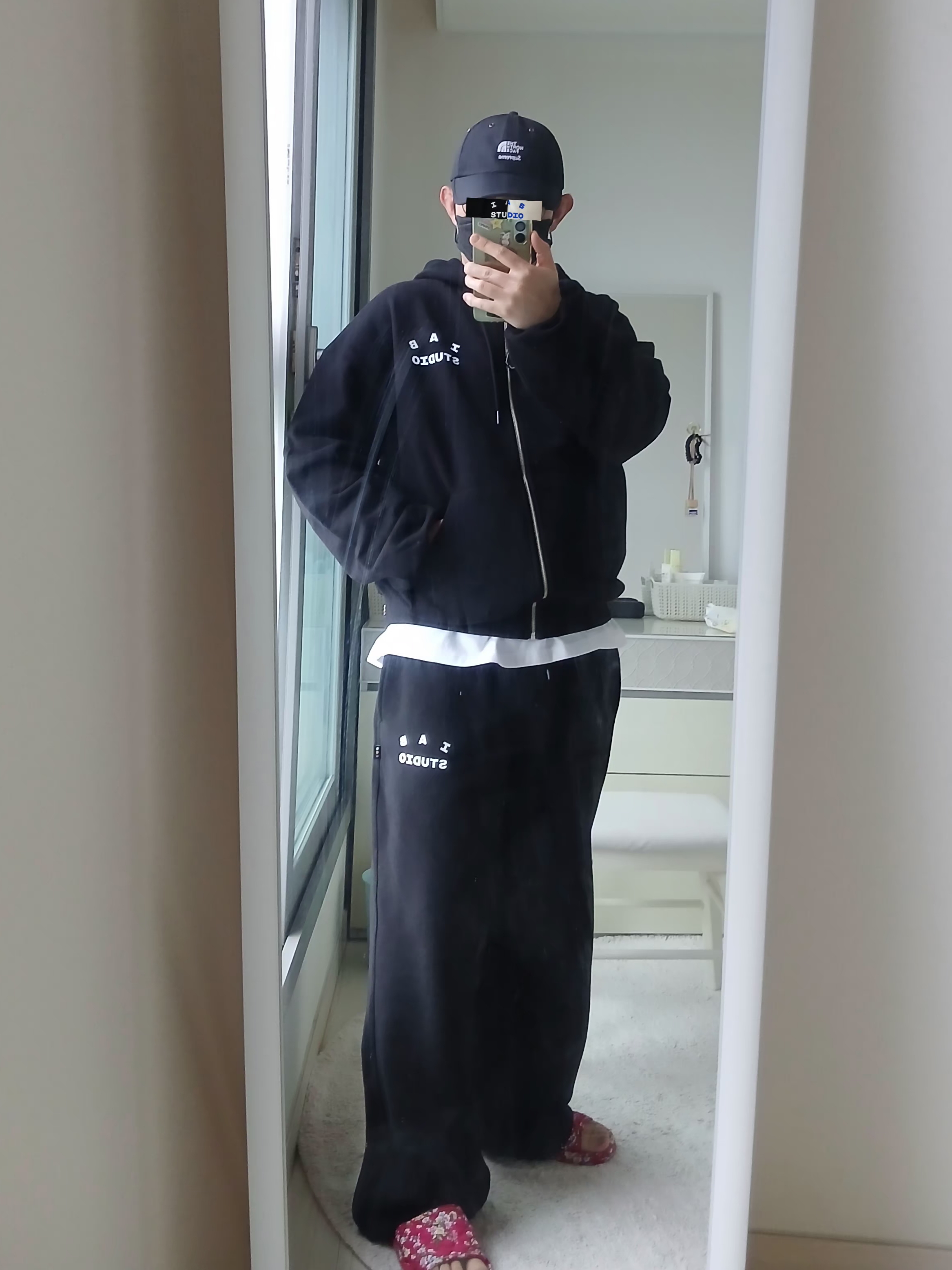 Supreme x The North Face Split 6-Panel Black - 24SS, IAB Studio IAB Sweatpants Black 착용 스타일 - 7