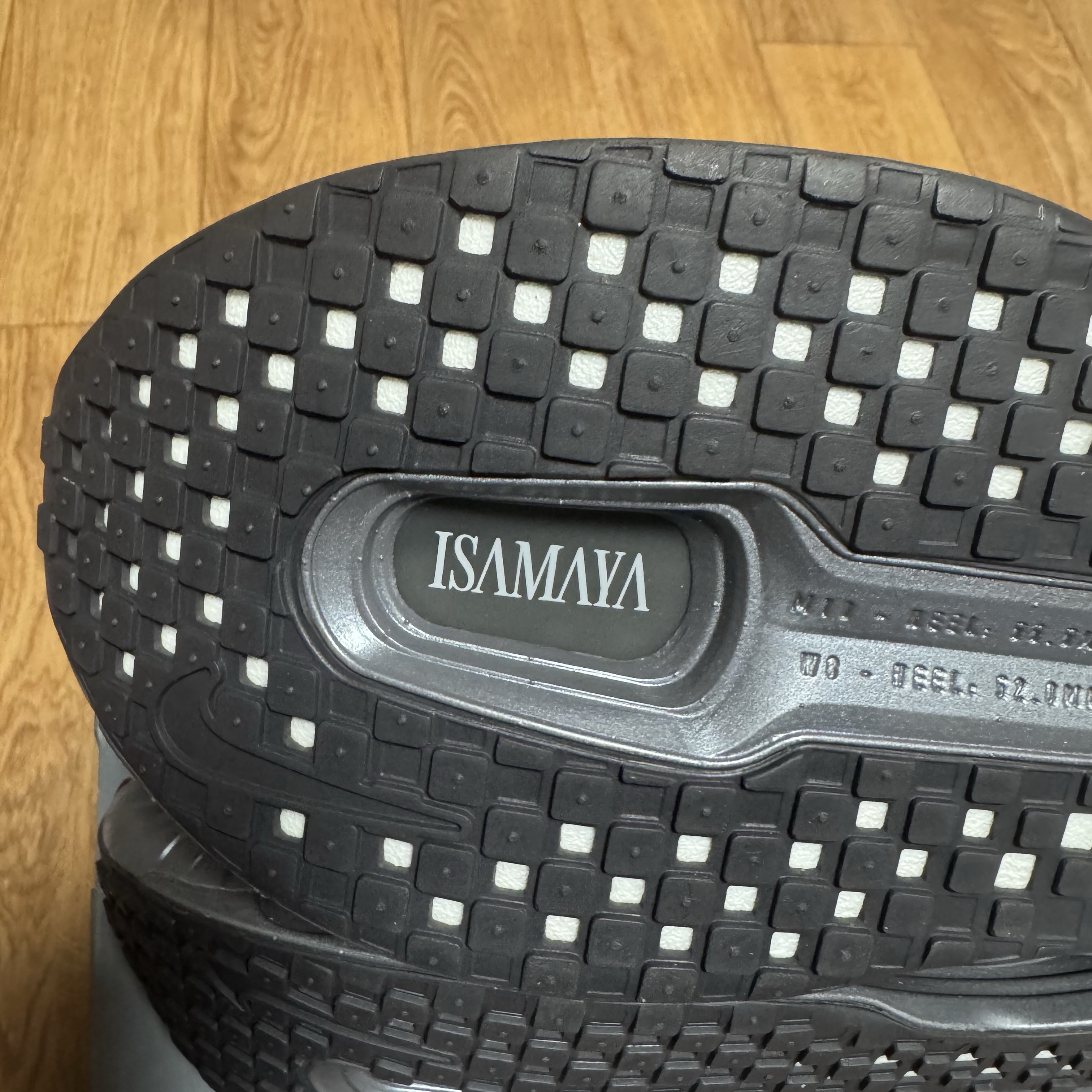 (W) Nike x Isamaya Vomero Premium Smoke Grey Light Smoke Grey 착용 스타일 - 3