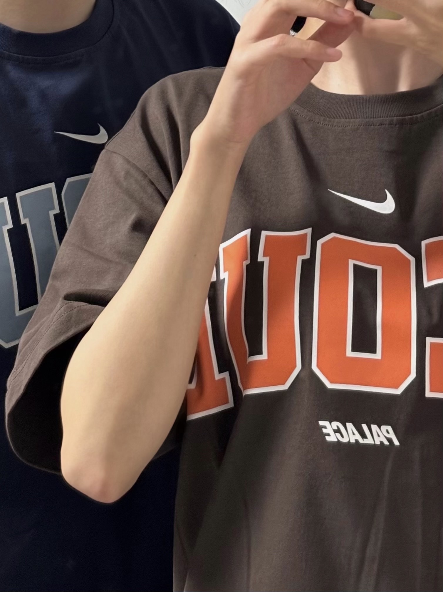 Palace x Nike Shop T-Shirt Hongdae Brown - 25FW 착용 스타일