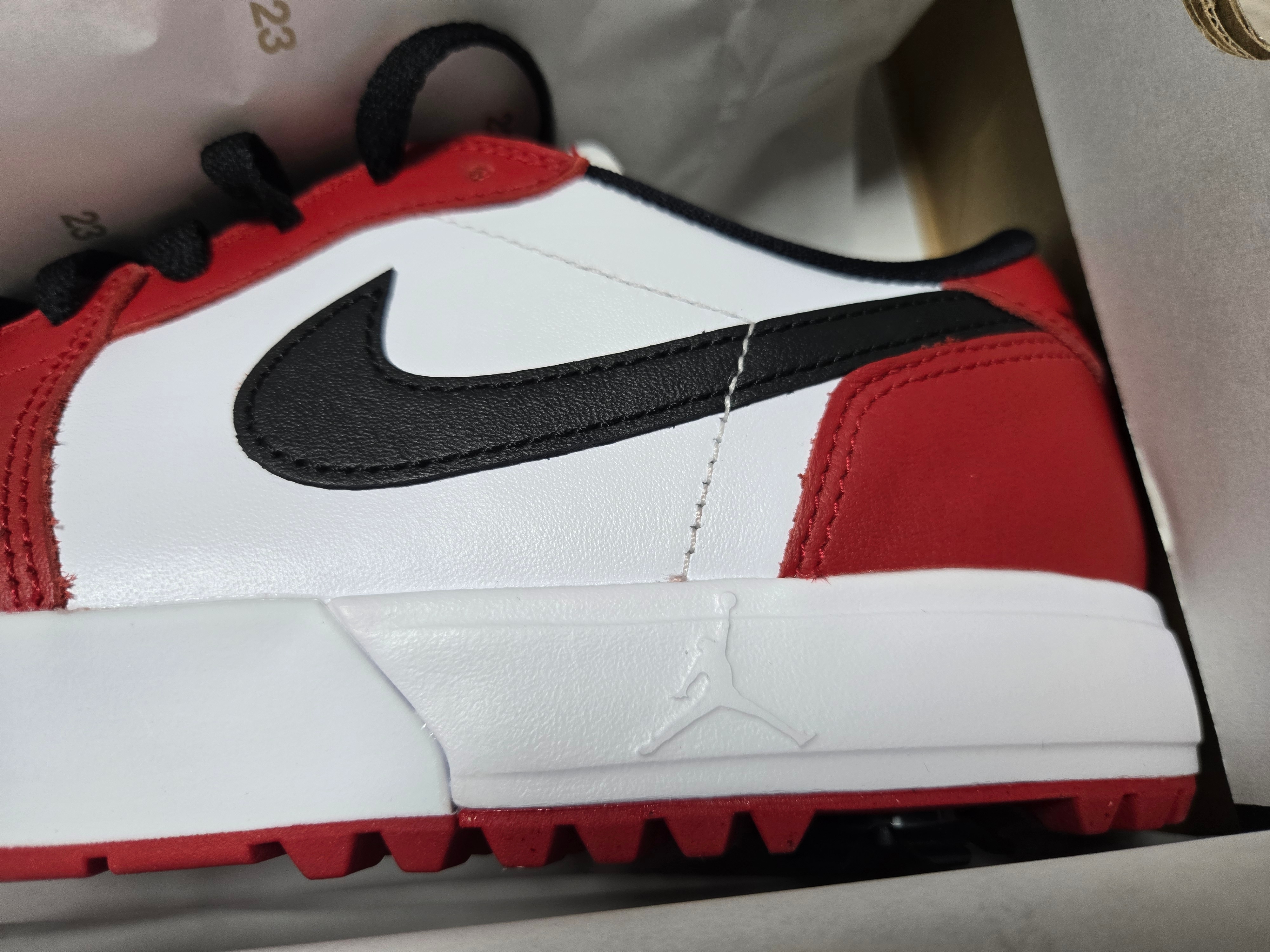 Jordan 1 Low Golf Varisty Red Black 착용 스타일 - 2
