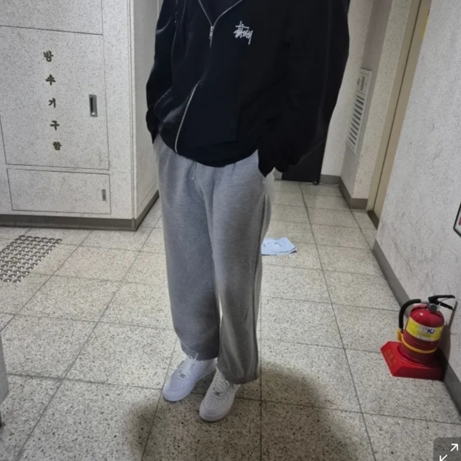 Nike Air Force 1 '07 Low White, Stussy Basic Zip Hoodie Black 착용 스타일
