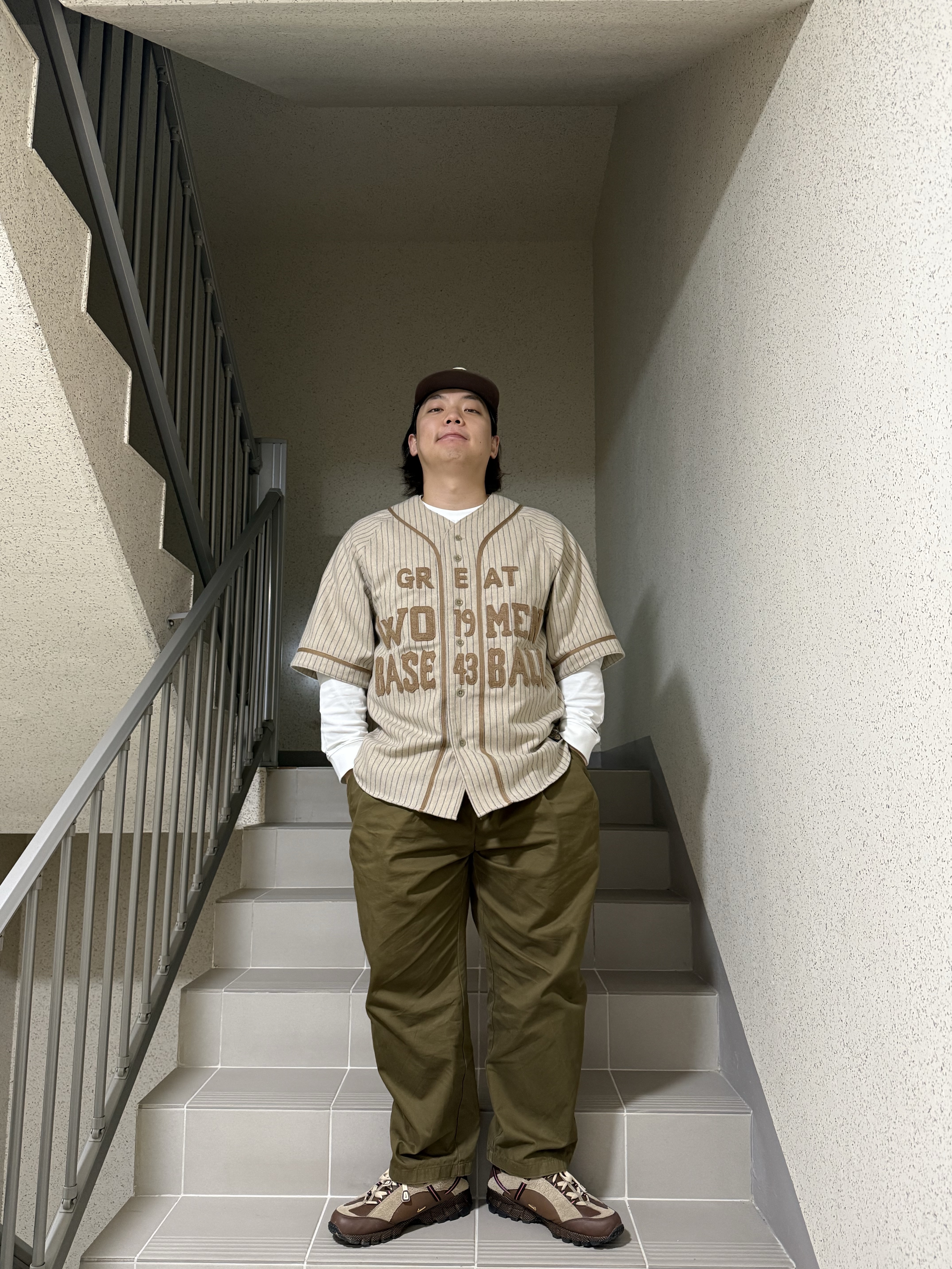 Nike x Jacquemus Air Humara LX Ale Brown and Gold 착용 스타일 - 5