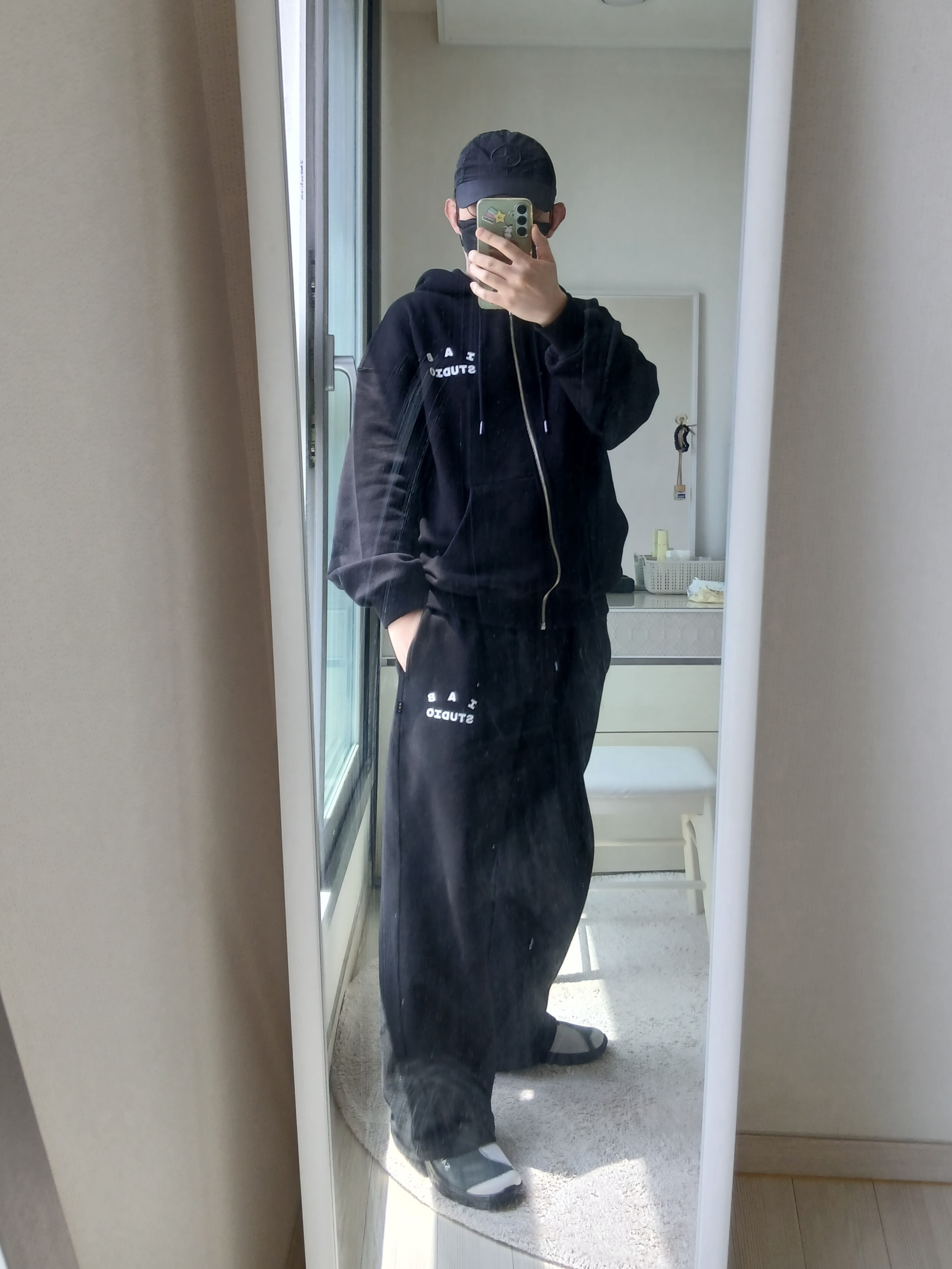 Supreme x The North Face Split 6-Panel Black - 24SS, IAB Studio IAB Sweatpants Black 착용 스타일 - 4