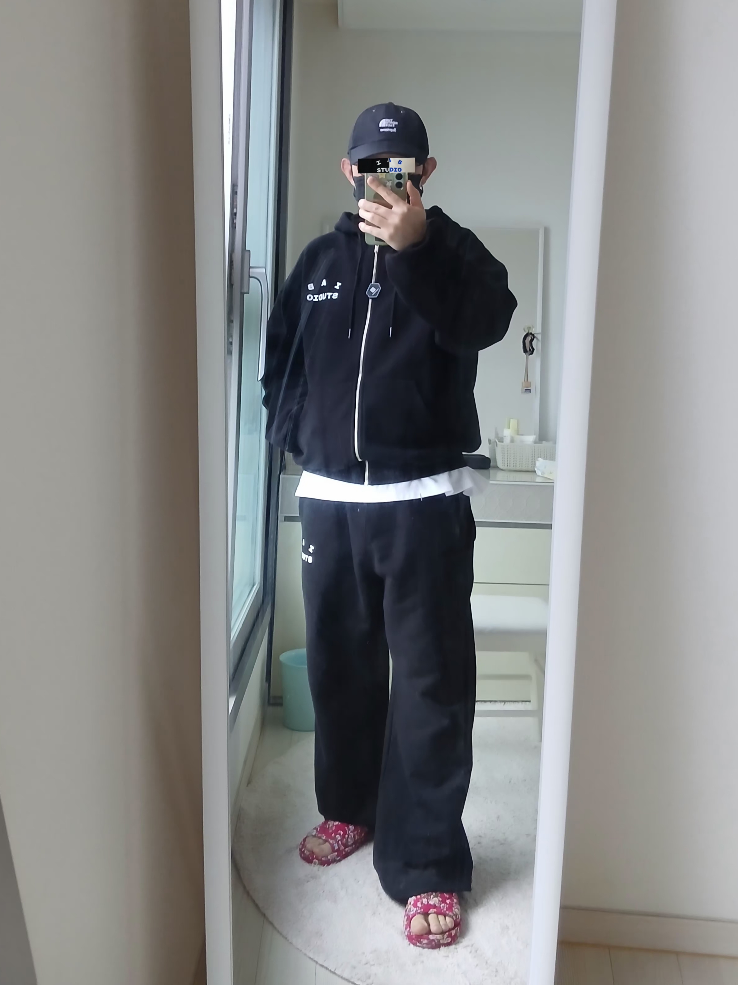 Supreme x The North Face Split 6-Panel Black - 24SS, IAB Studio IAB Sweatpants Black 착용 스타일 - 2