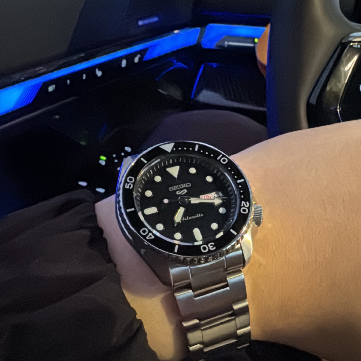 Seiko 5 SRPD55K1 42.5mm Black 착용 스타일