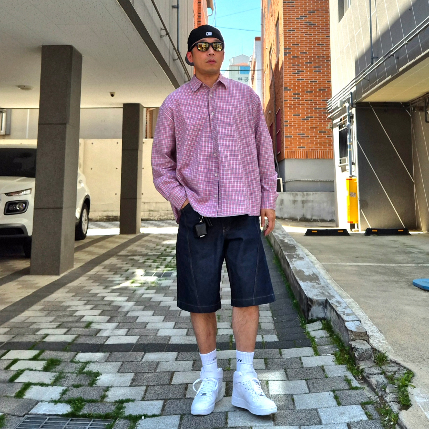 Nike x Supreme Air Force 1 Mid White, New Era MLB New York Yankees Basic 59Fifty Fitted Cap Black White 착용 스타일 - 1