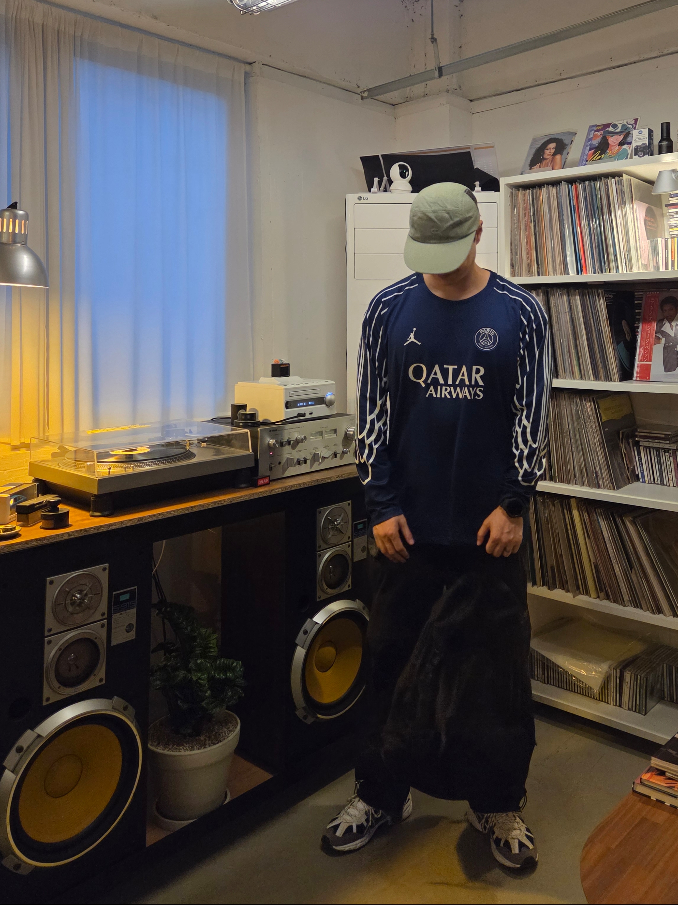 Jordan x Paris Saint-Germain 2024/25 Stadium 4th Dri-Fit Replica Long-Sleeve Jersey Blue Void Phantom (Non Marking Ver.), Ader Error x Zara Backpack Black 착용 스타일 - 3