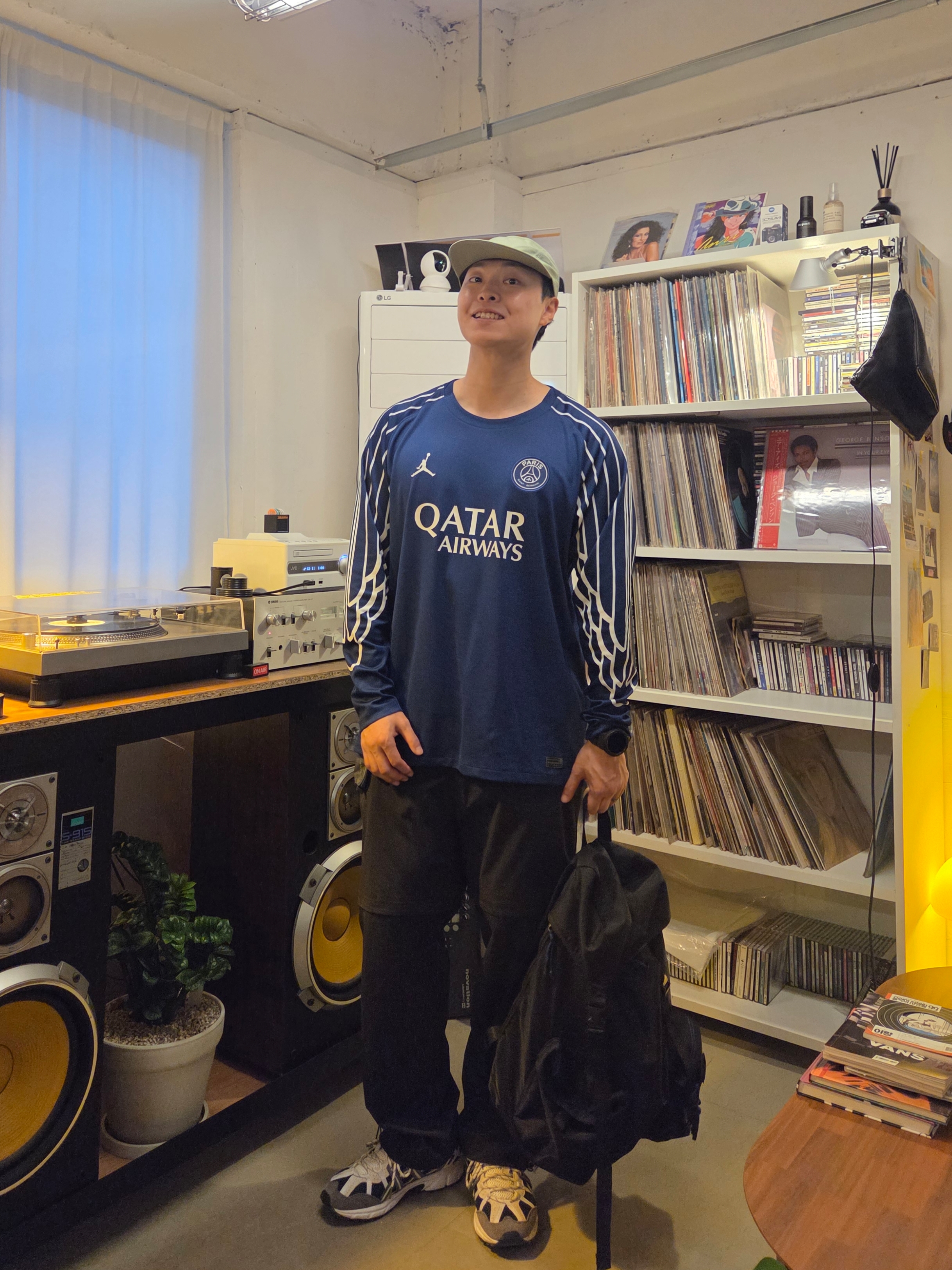 Jordan x Paris Saint-Germain 2024/25 Stadium 4th Dri-Fit Replica Long-Sleeve Jersey Blue Void Phantom (Non Marking Ver.), Ader Error x Zara Backpack Black 착용 스타일 - 1