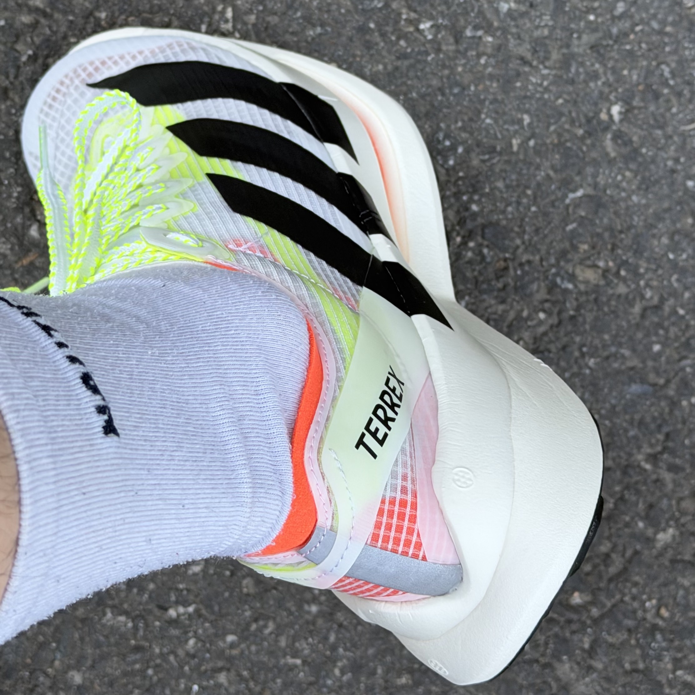 Adidas Terrex Agravic Speed Ultra 2 Cloud White Core Black 착용 스타일 - 6