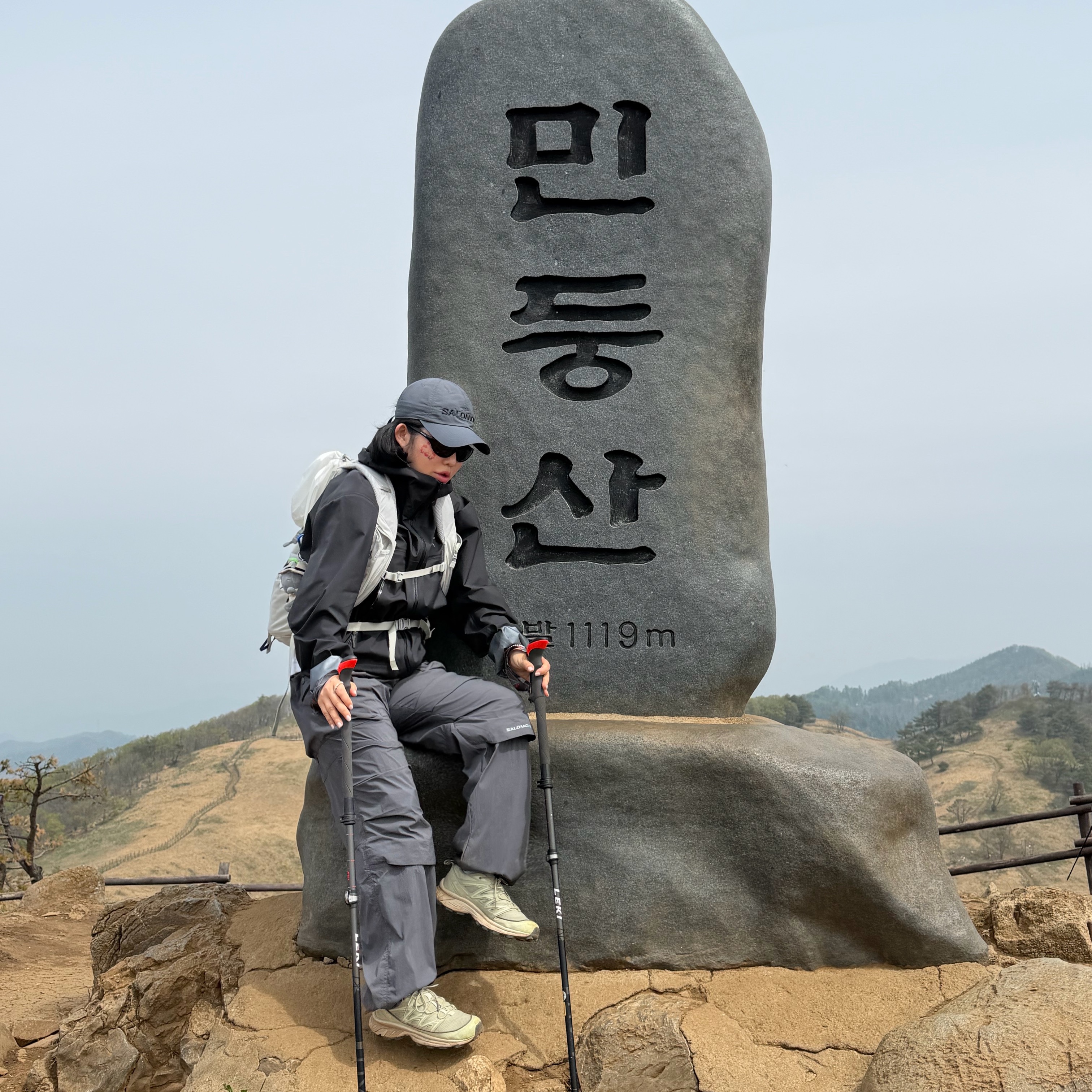 Montbell Trekking Glasses Black Grey, Montbell Alpine Light Pack 20 White 착용 스타일 - 3