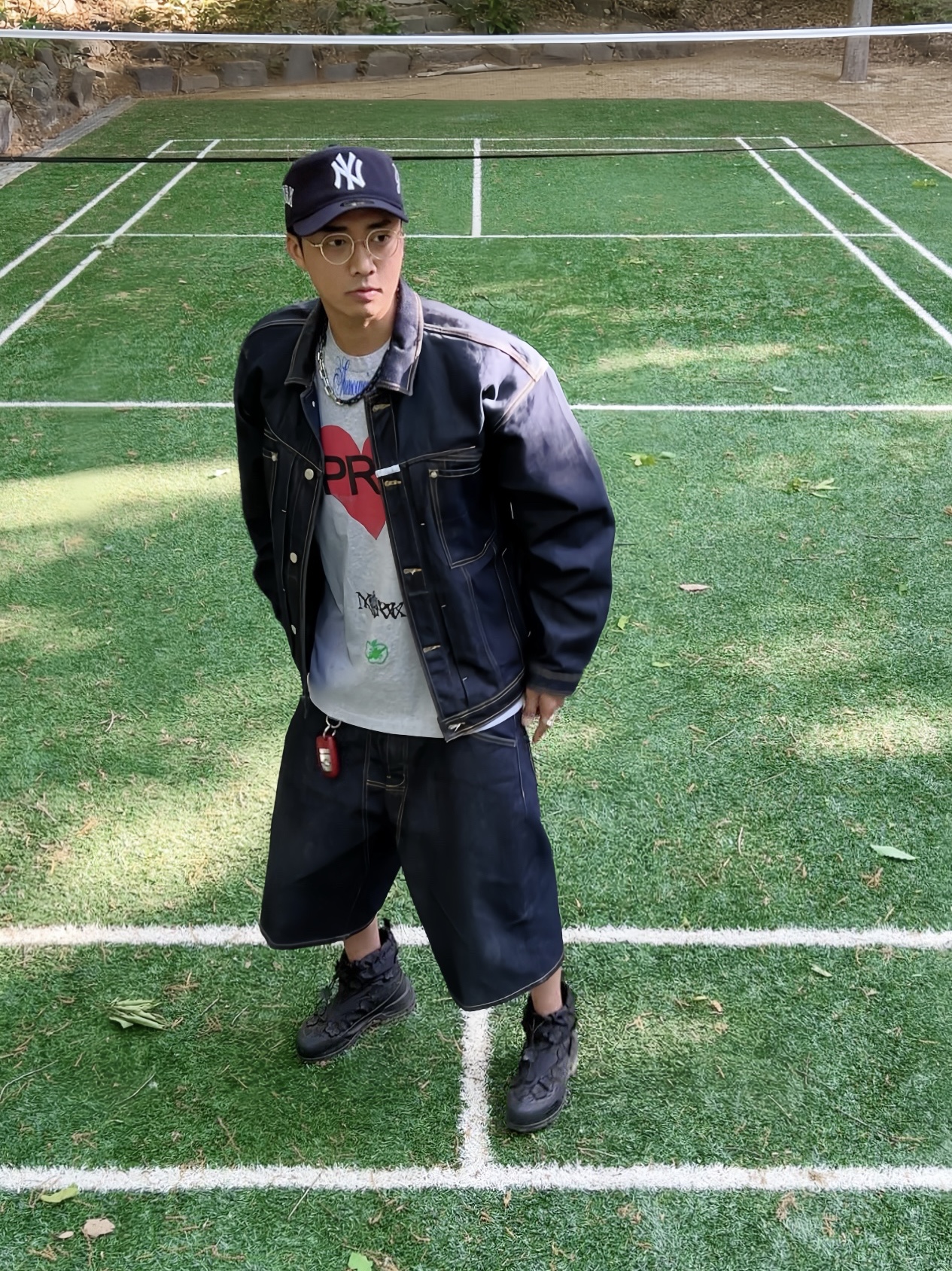 New Era MLB New York Yankees Pillbox Series Ball Cap Navy, Supreme x Marithe Francois Girbaud X-Seam Denim Trucker Jacket Rigid Indigo - 25SS 착용 스타일 - 1