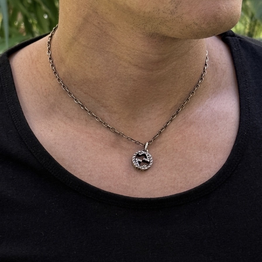 Gucci Interlocking G Pendant Necklace Silver, Tom Ford Oud Wood Eau De Parfum 100ml 착용 스타일 - 1