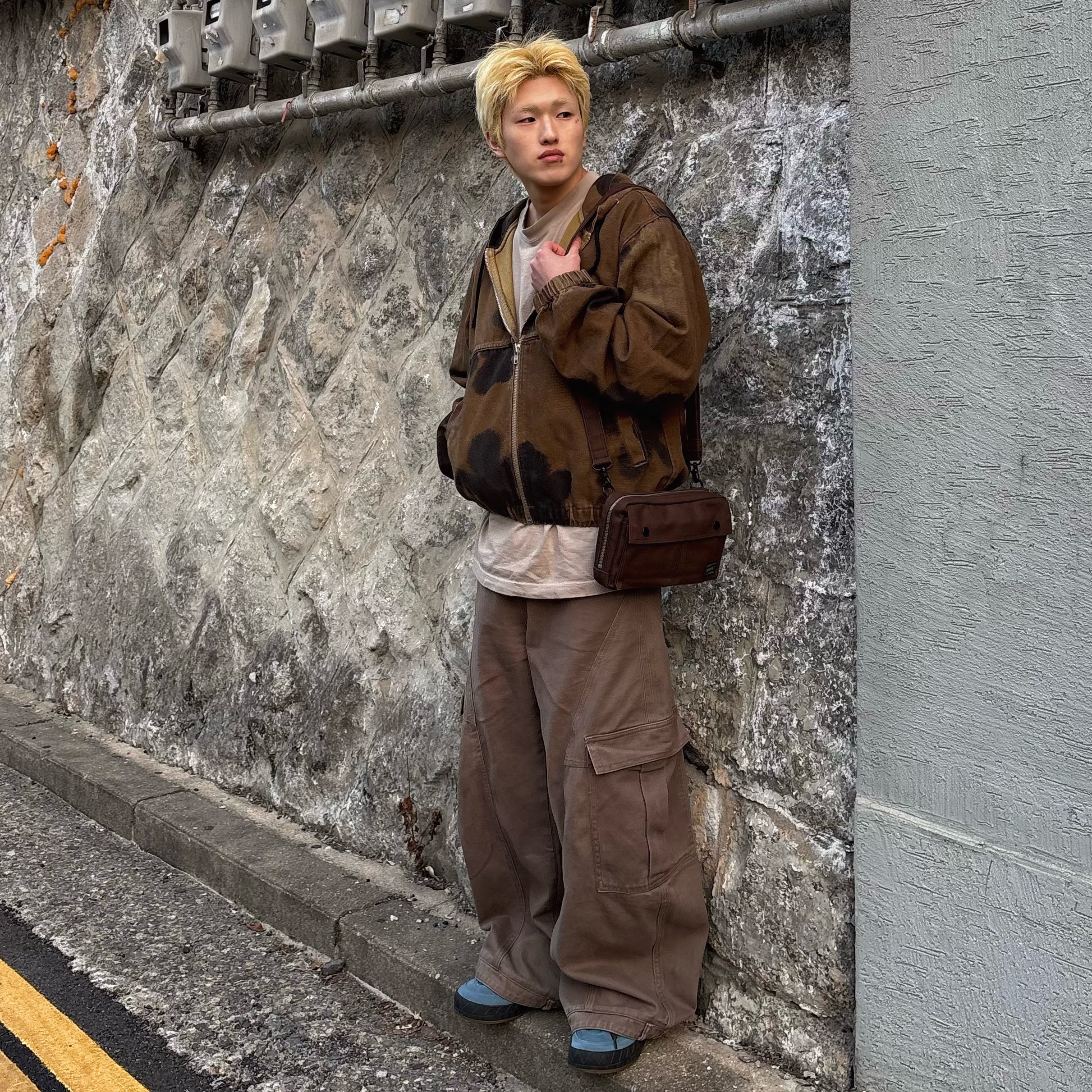 Stussy Floral Dye Work Jacket Brown, Porter Smoky 2Way Shoulder Bag Brown 착용 스타일 - 1