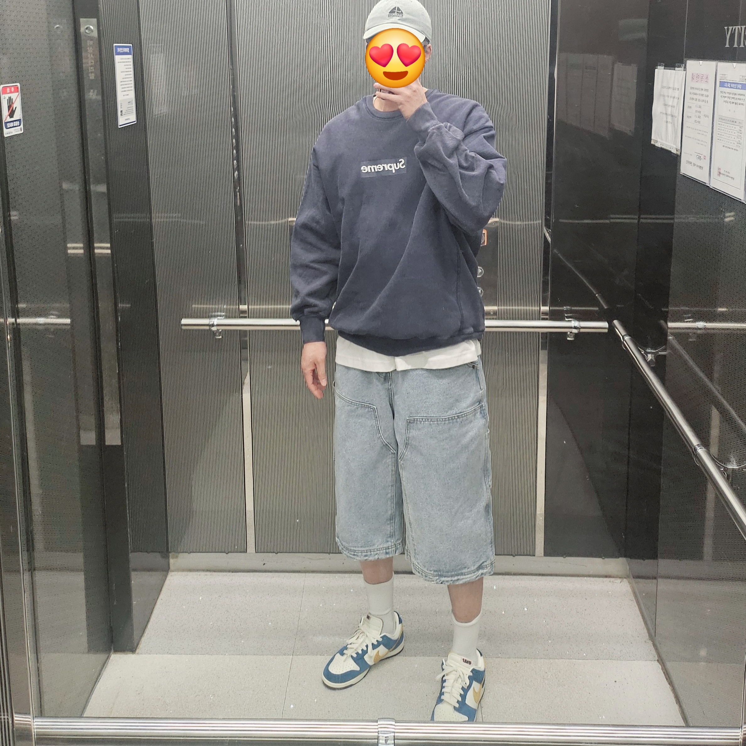 Supreme Washed Box Logo Crewneck Navy - 25SS, Supreme x Nike ACG Denim 6-Panel Washed Blue - 22FW 착용 스타일